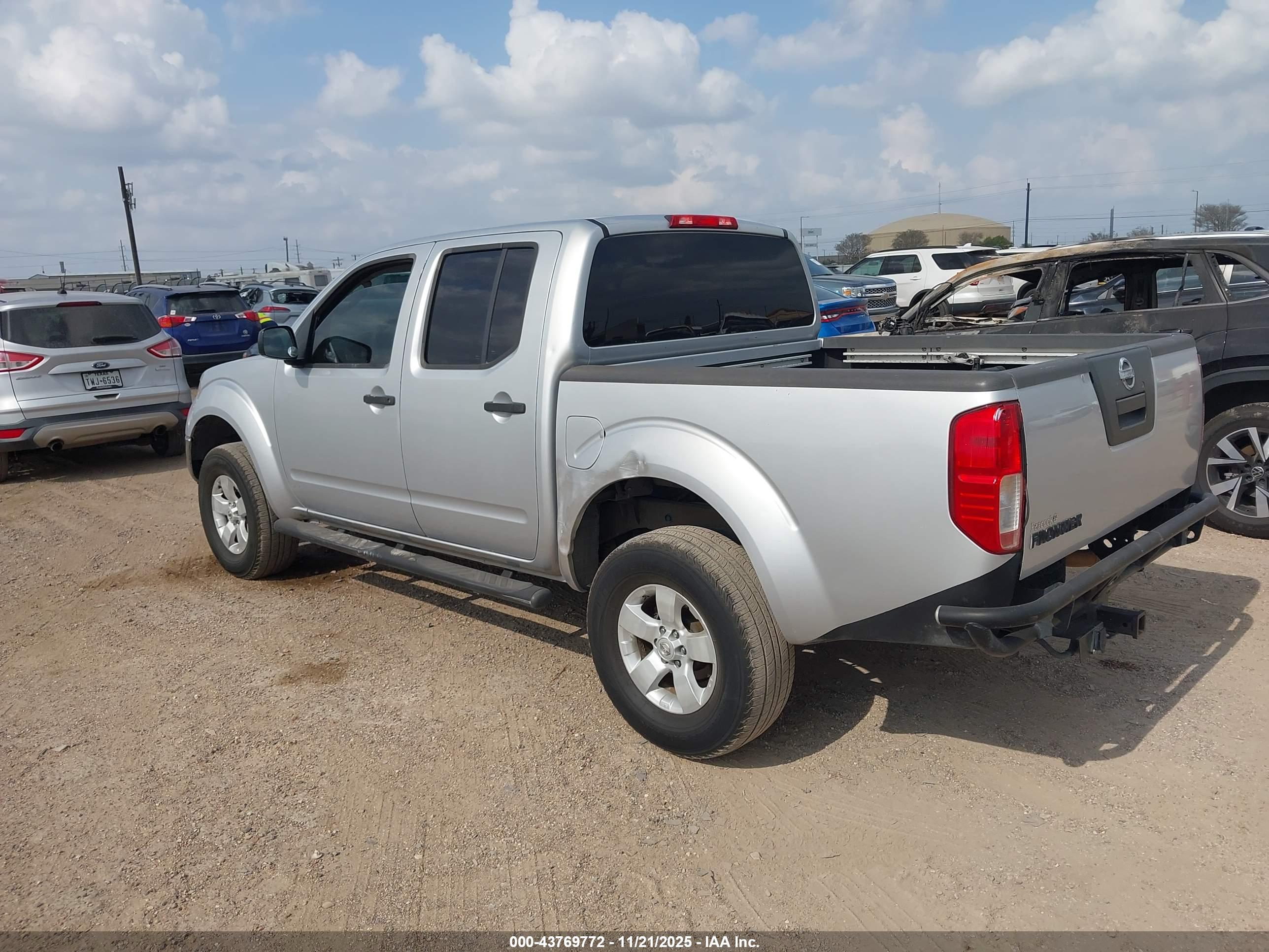 NISSAN FRONTIER image 3