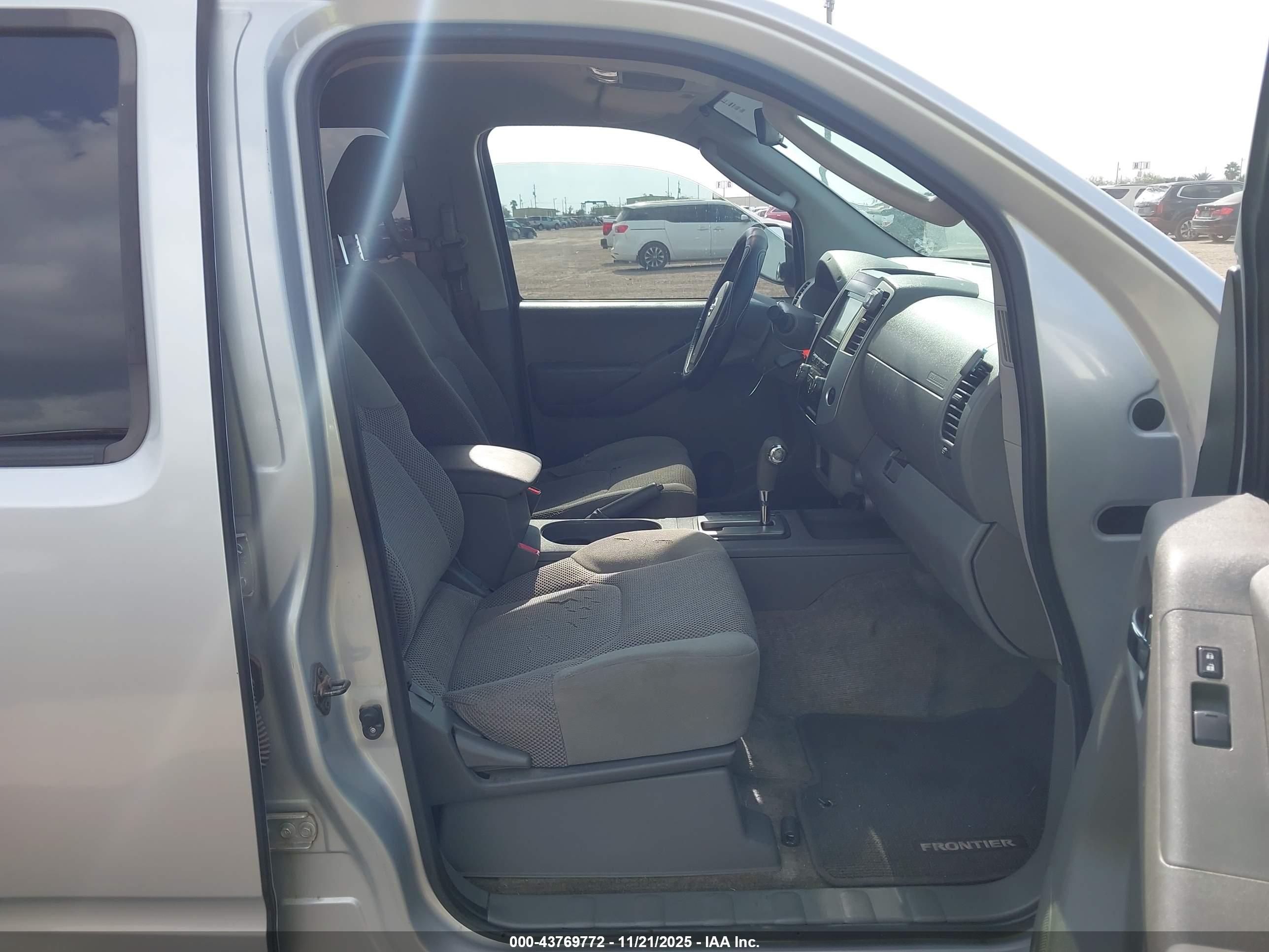 NISSAN FRONTIER image 5