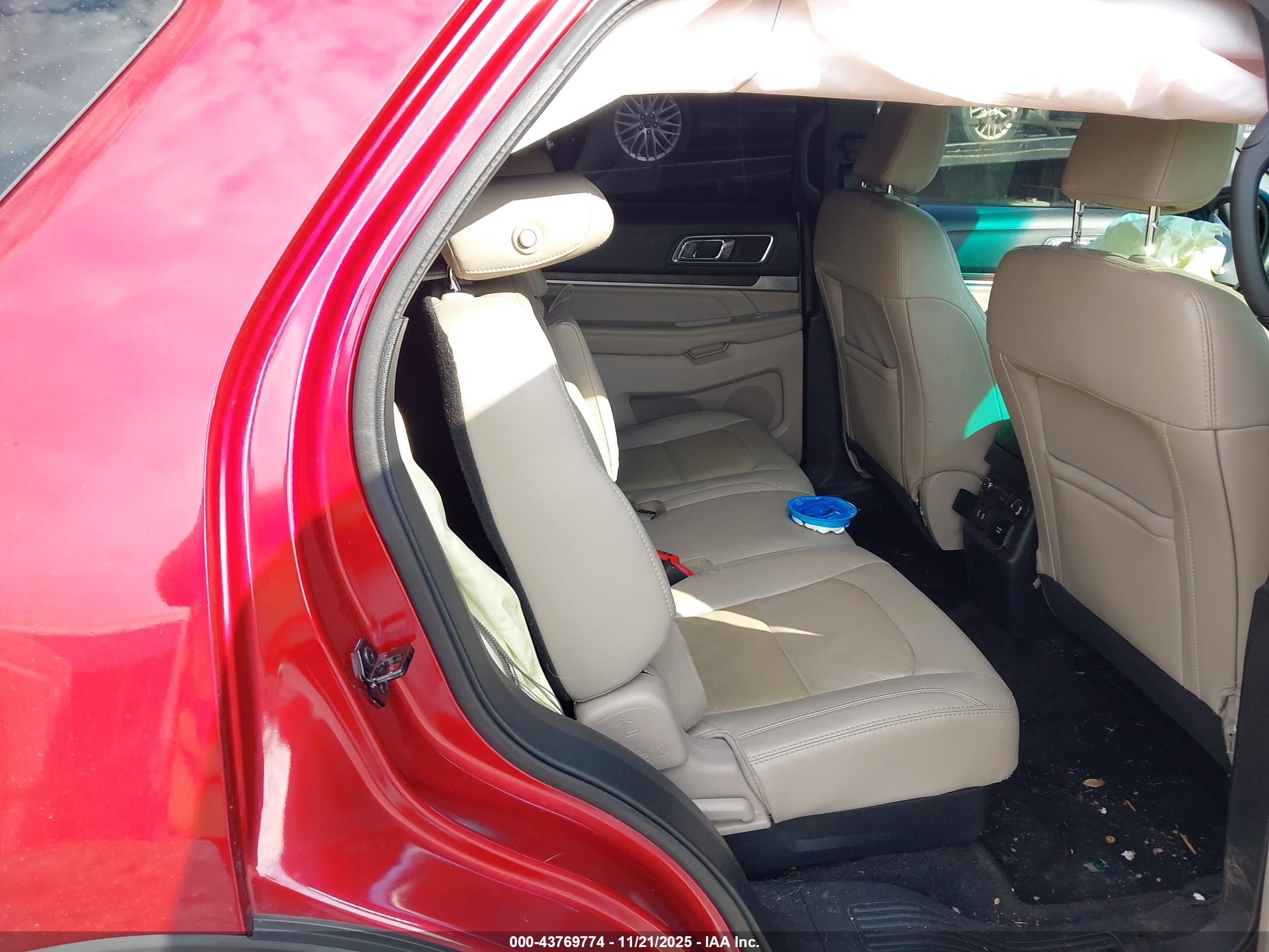 FORD EXPLORER image 8