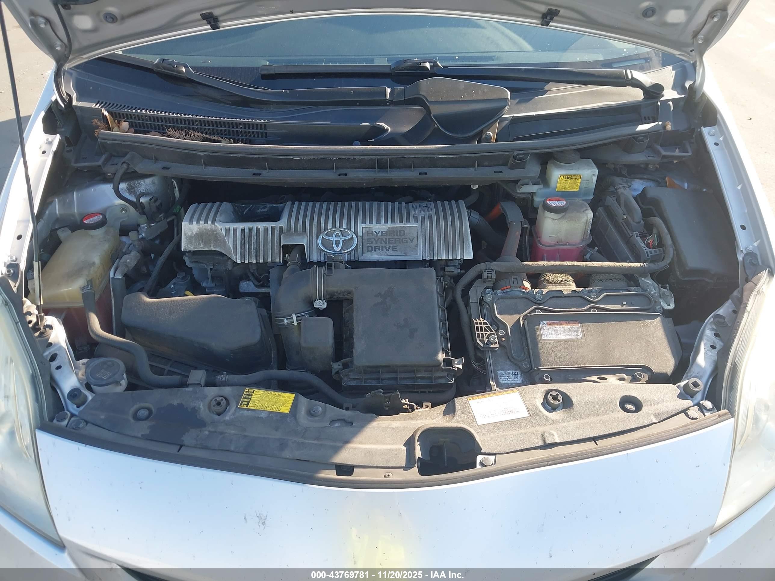 TOYOTA PRIUS image 10