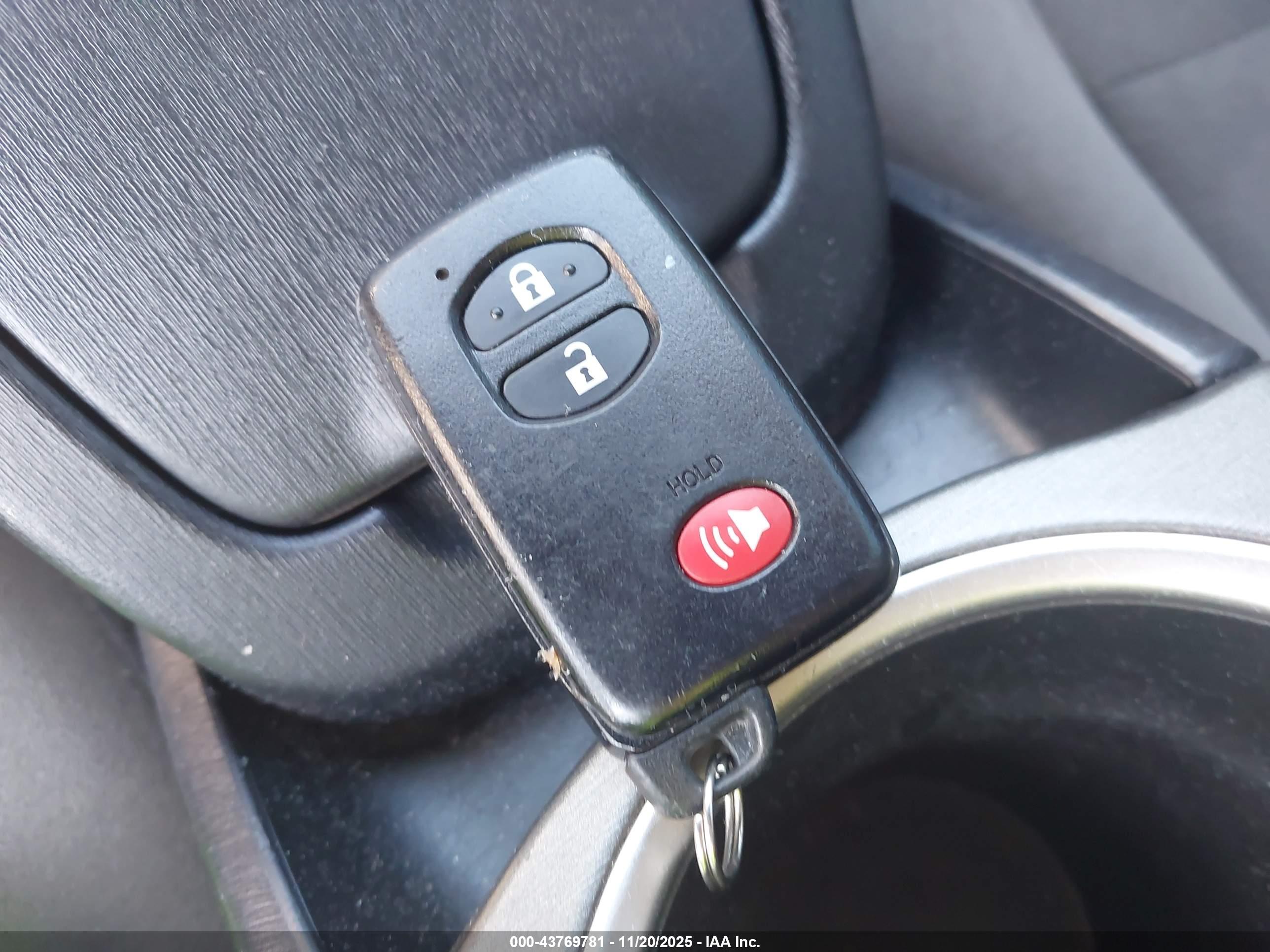 TOYOTA PRIUS image 11