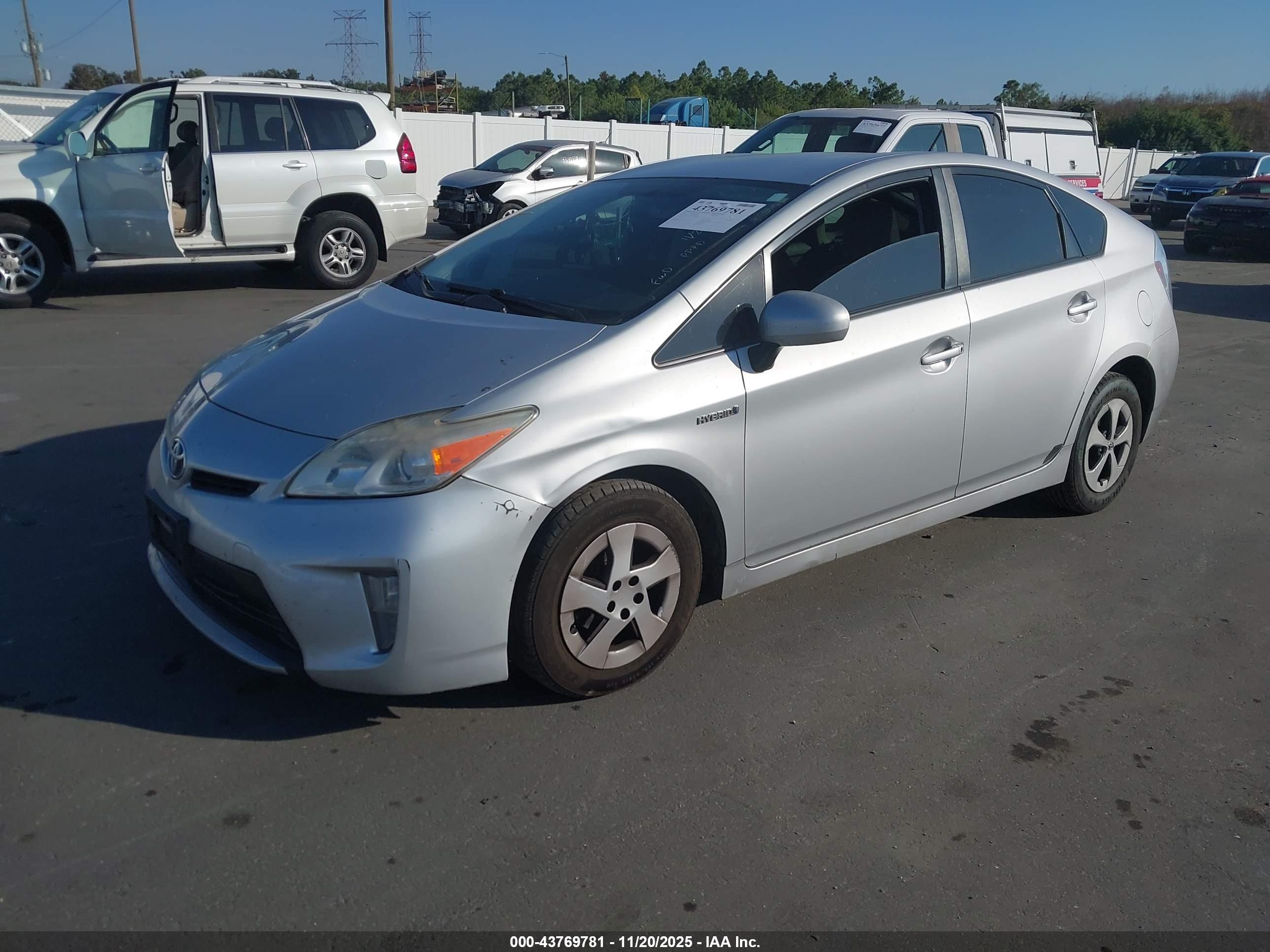 TOYOTA PRIUS image 2