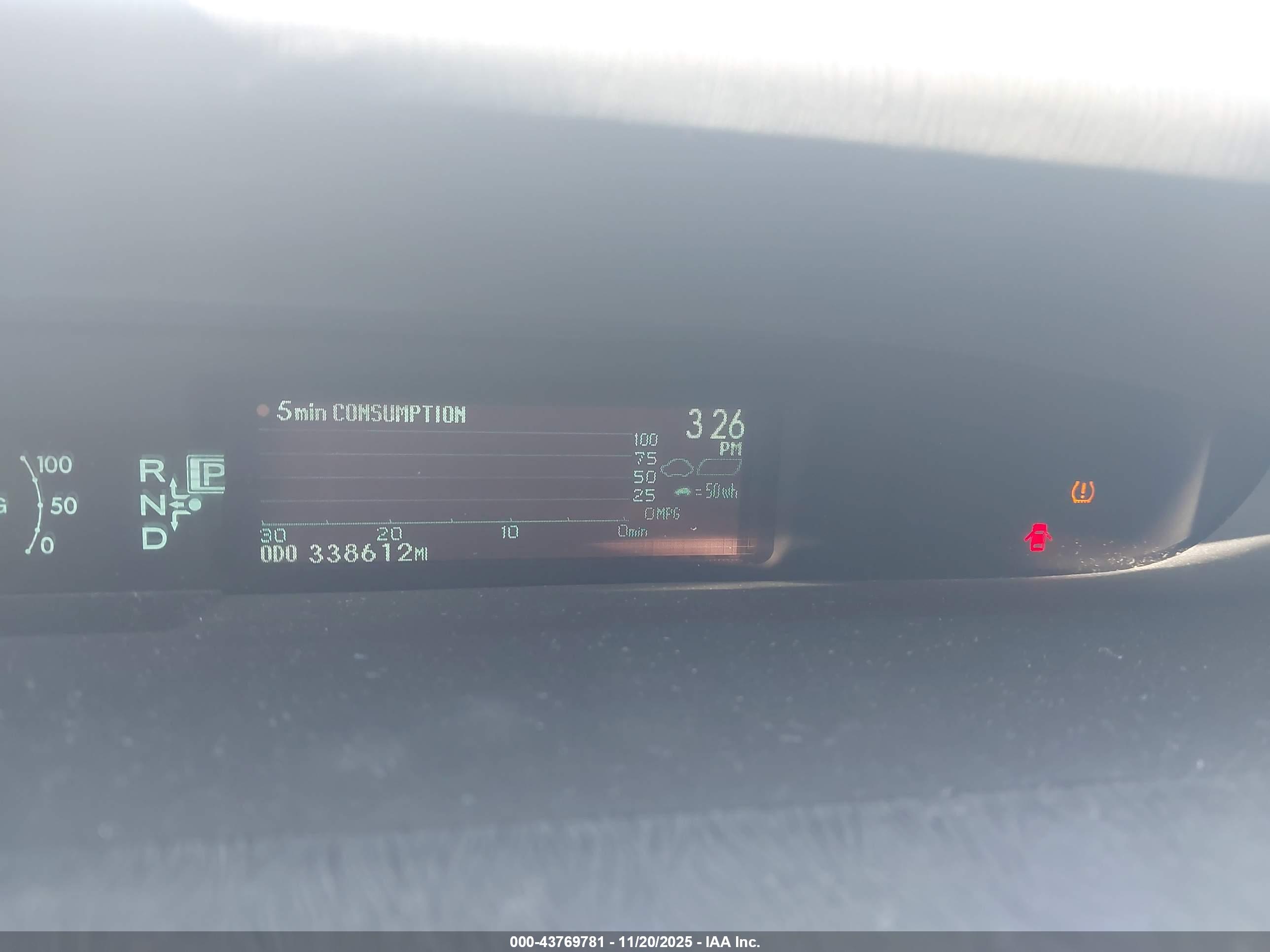 TOYOTA PRIUS image 7