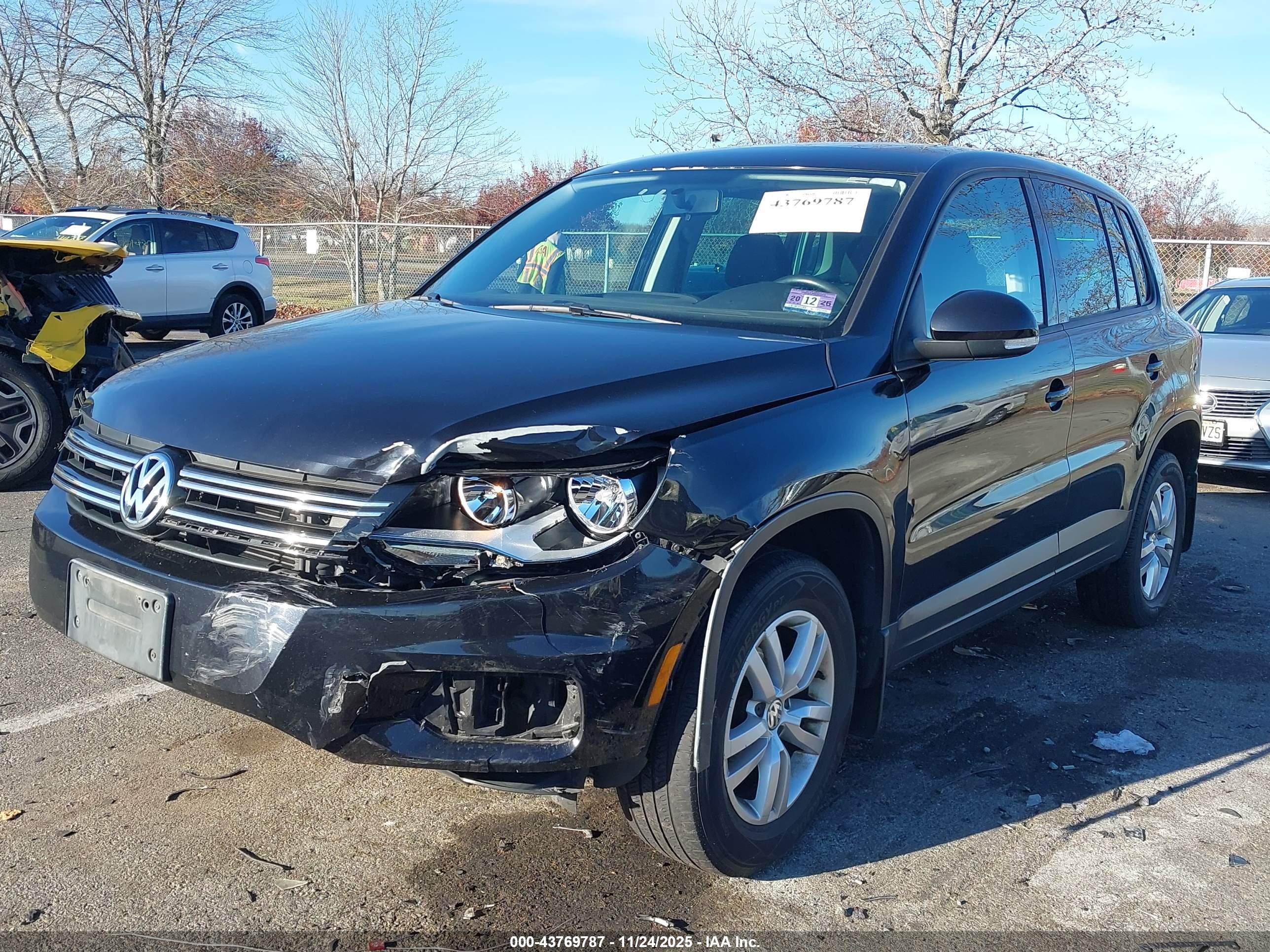 VOLKSWAGEN TIGUAN image 2