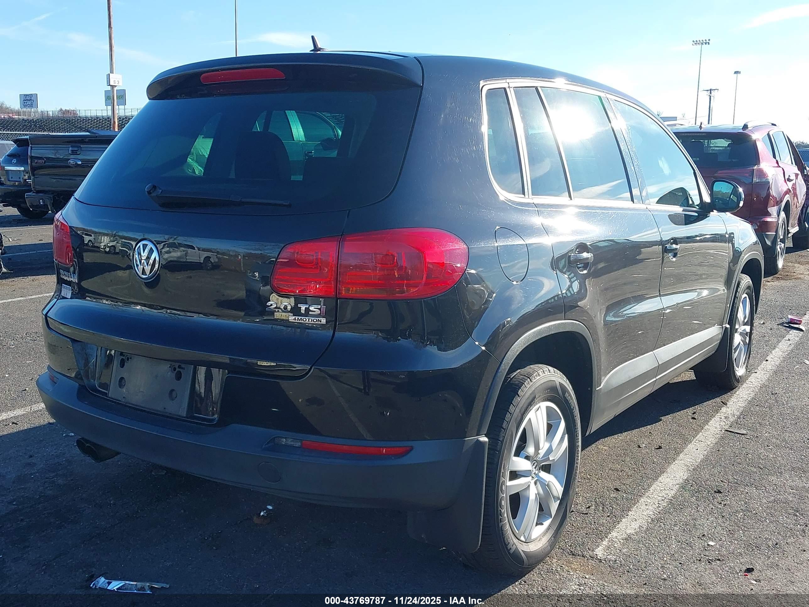 VOLKSWAGEN TIGUAN image 4