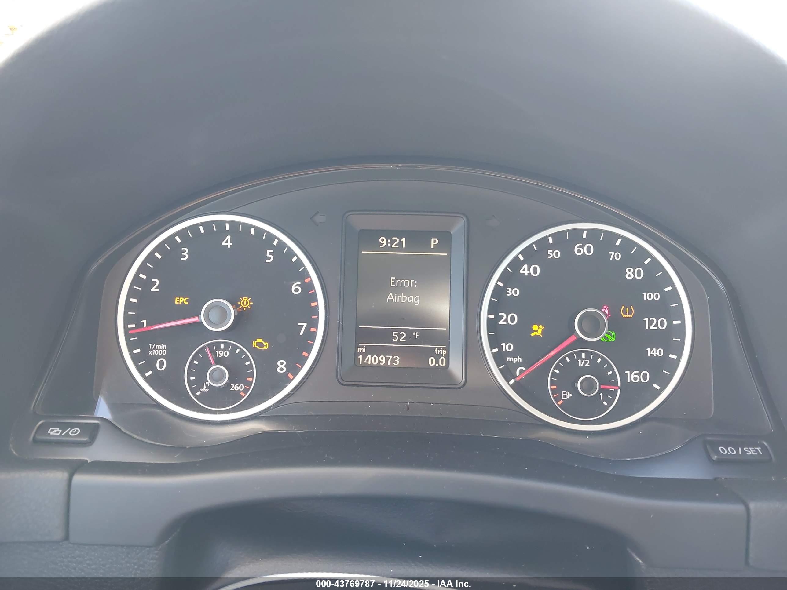 VOLKSWAGEN TIGUAN image 7