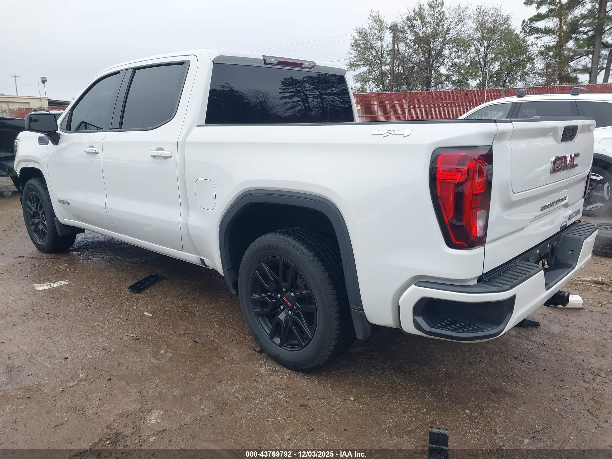 GMC SIERRA image 3