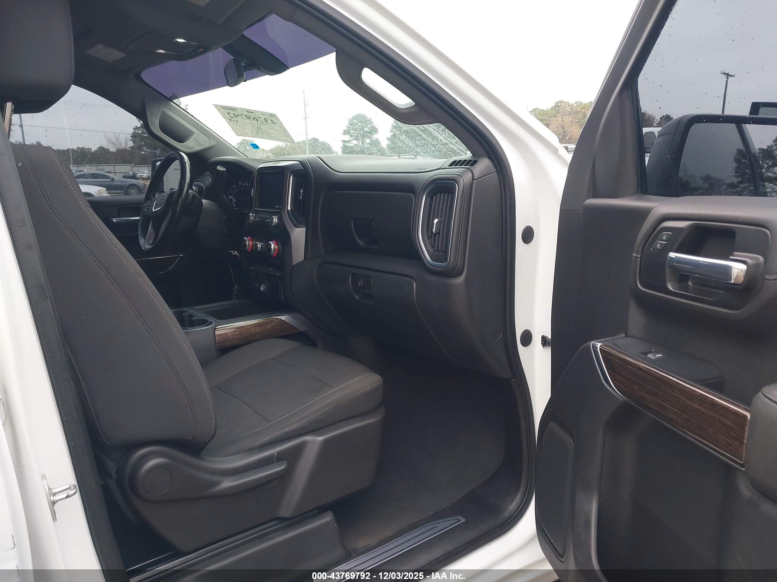 GMC SIERRA image 5