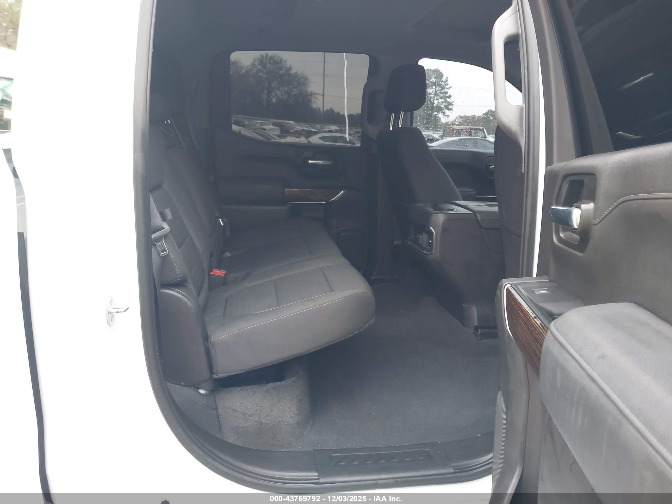 GMC SIERRA image 8