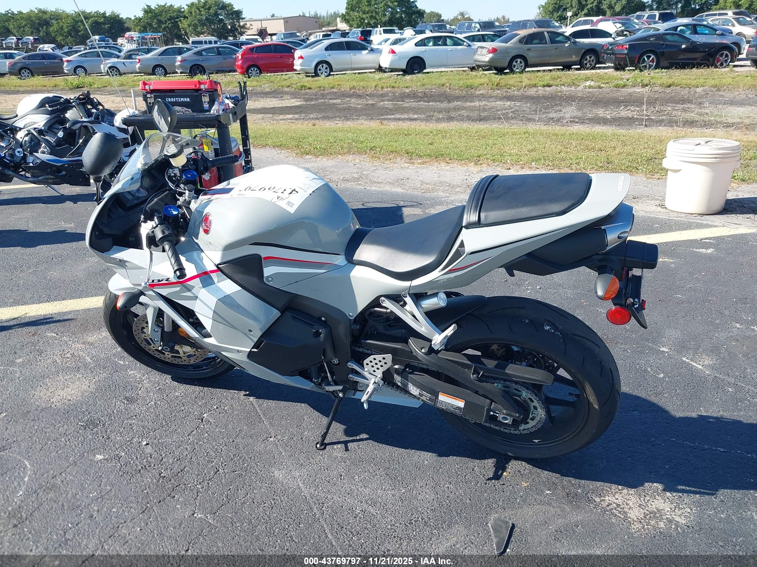 HONDA CBR600 image 3