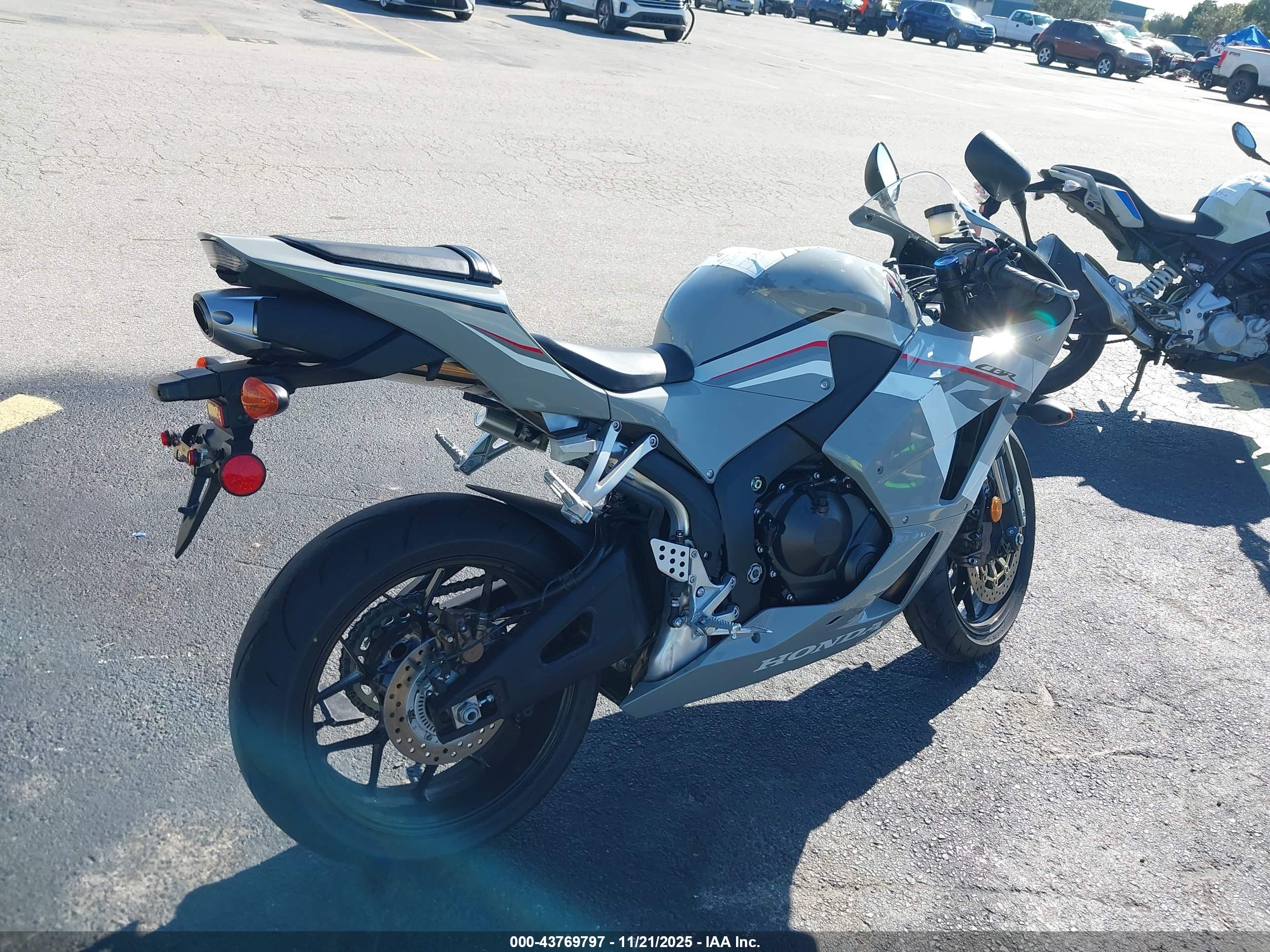 HONDA CBR600 image 4