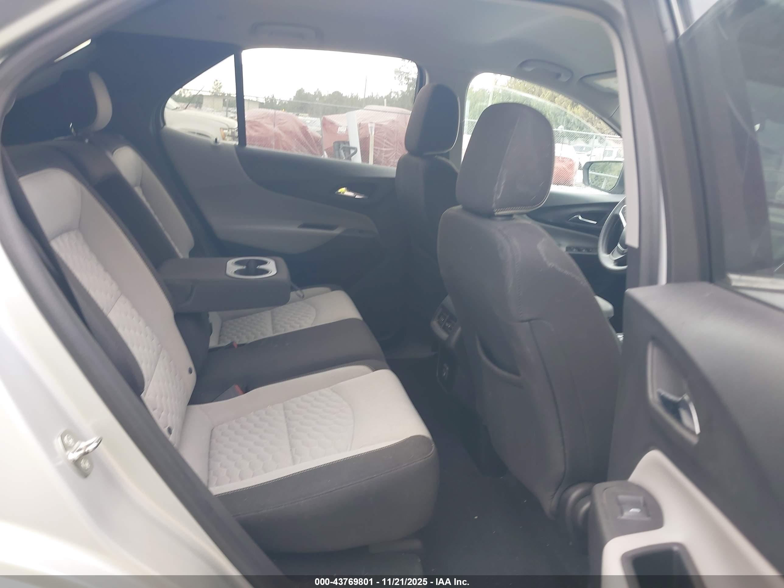 CHEVROLET EQUINOX image 8