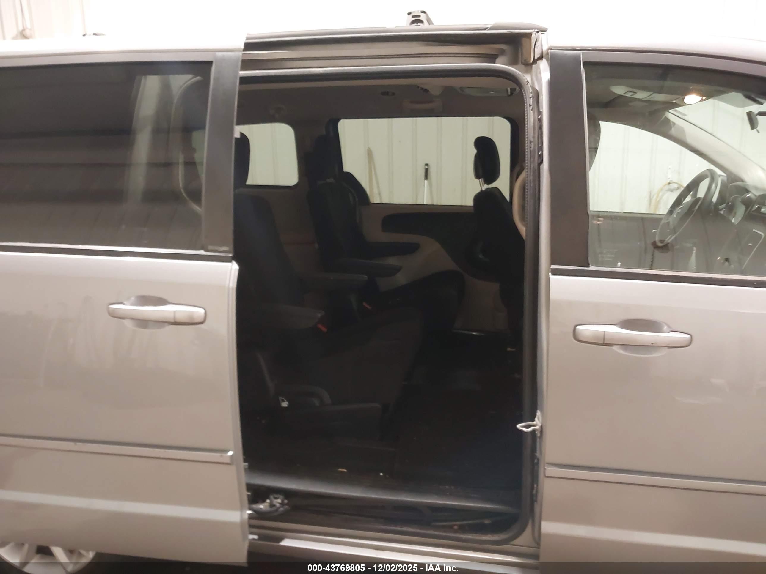 DODGE GRAND image 8