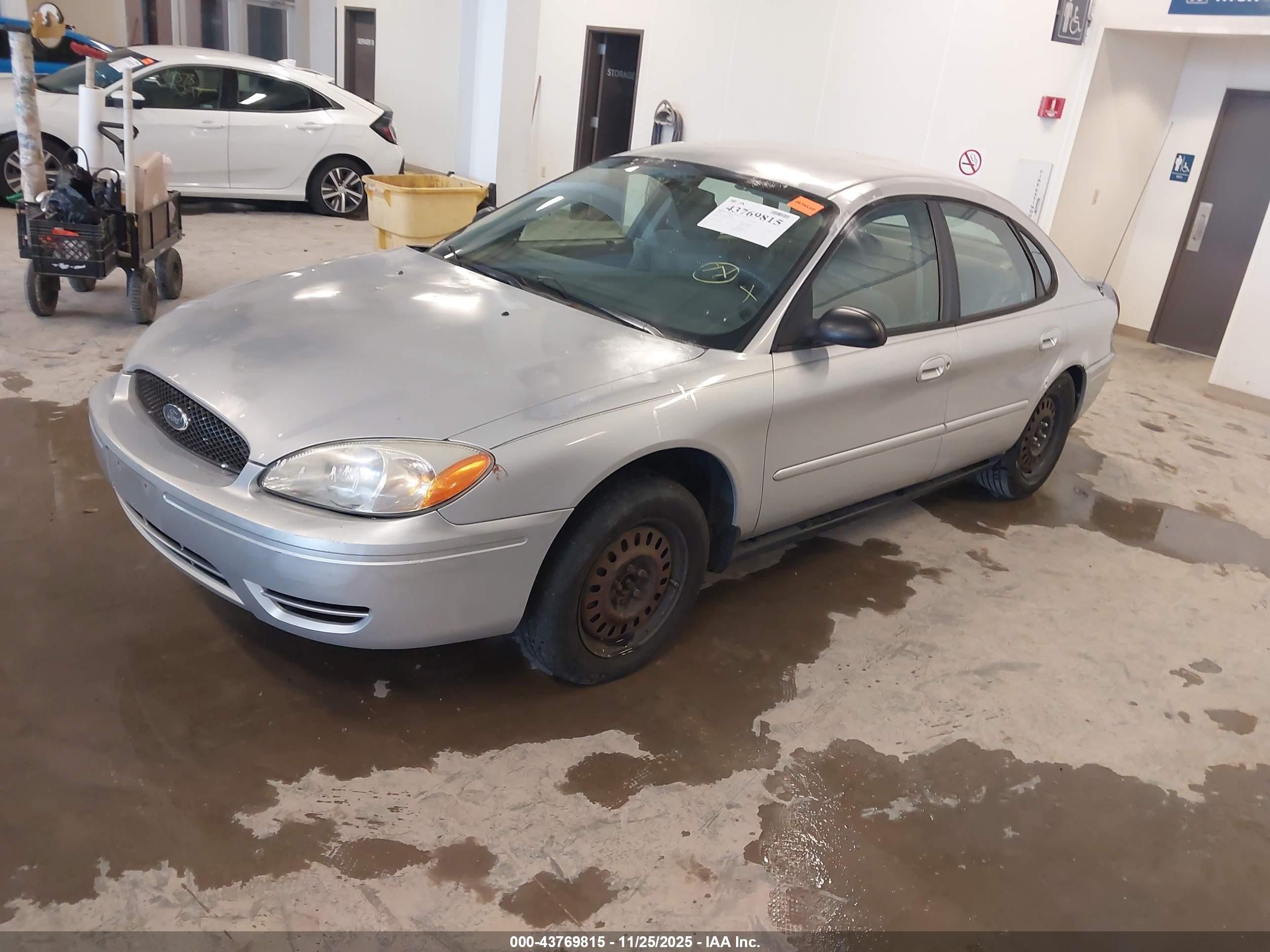 FORD TAURUS image 2