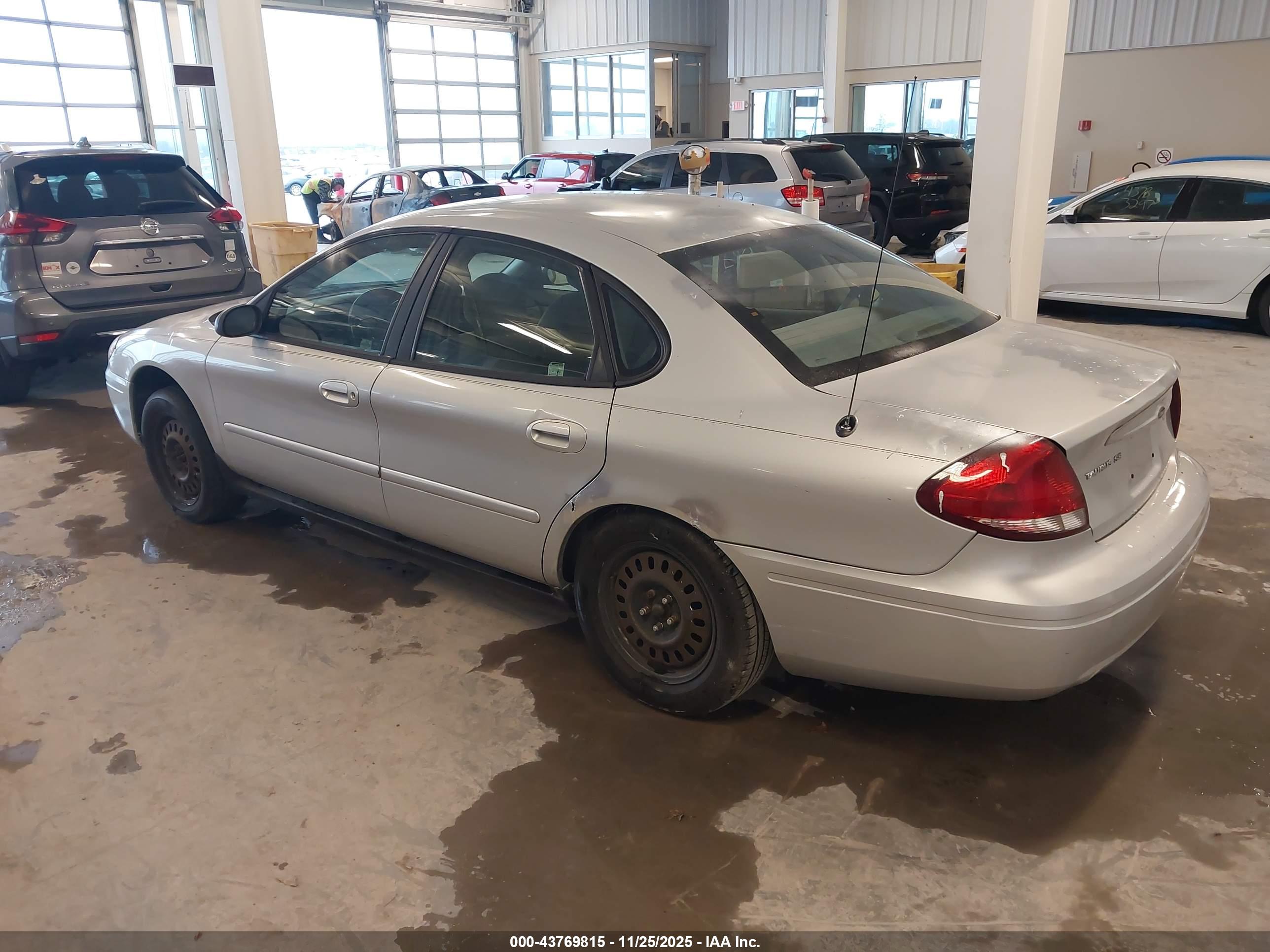 FORD TAURUS image 3