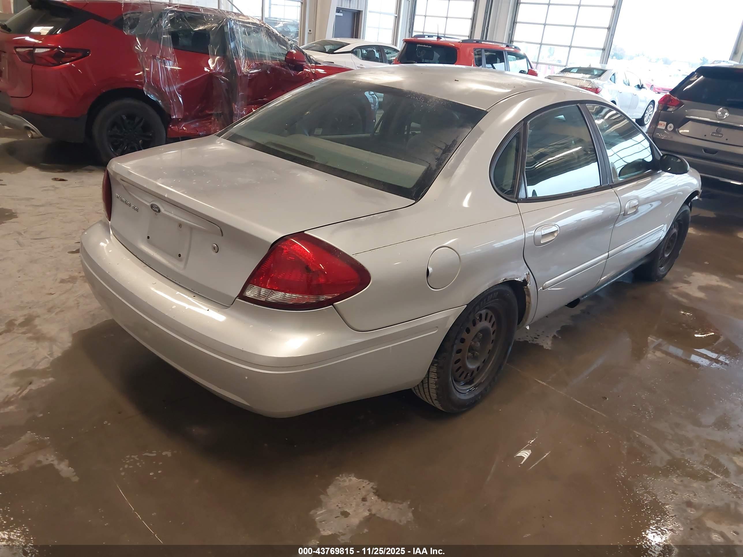 FORD TAURUS image 4