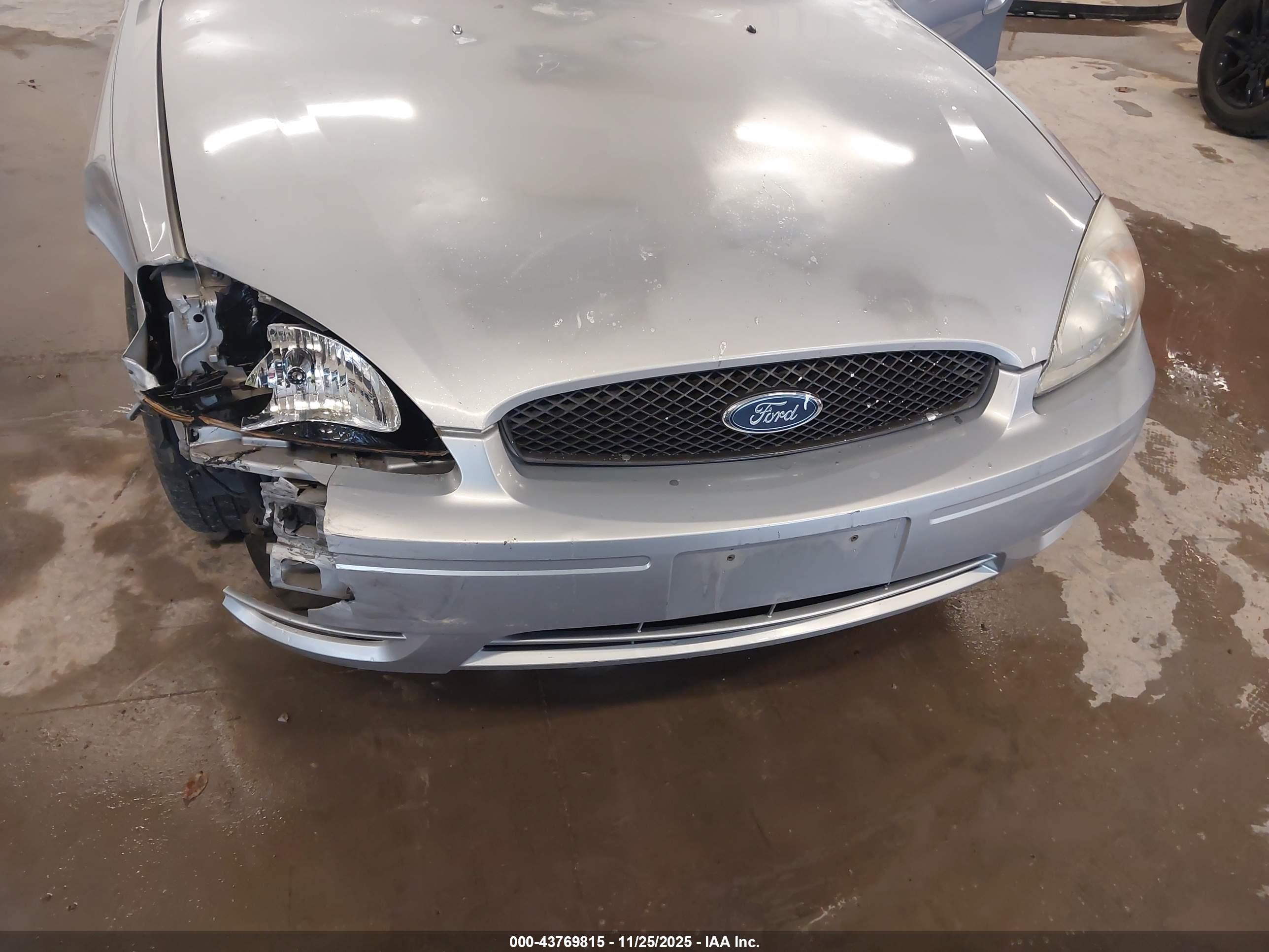 FORD TAURUS image 6