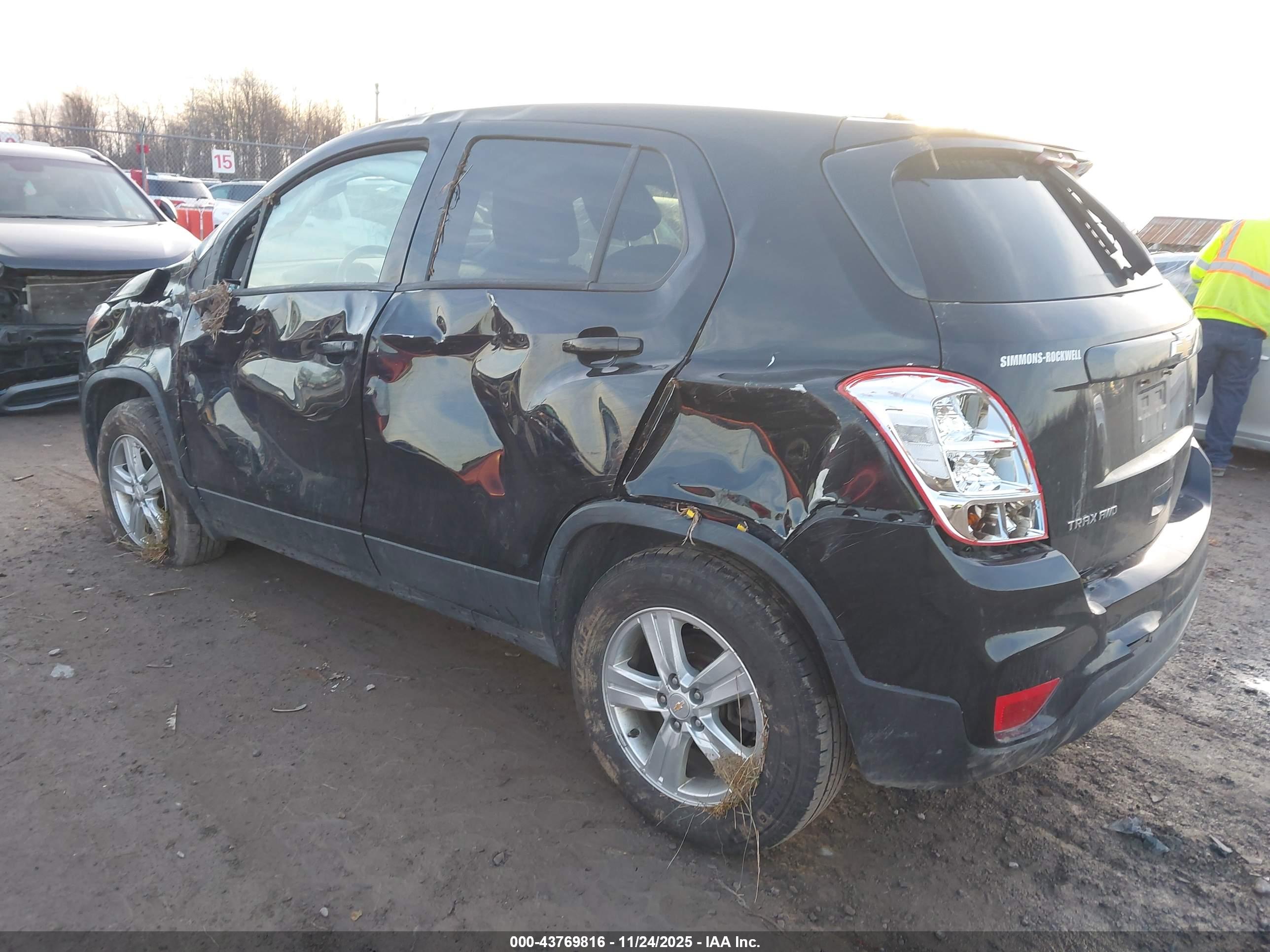 CHEVROLET TRAX image 3