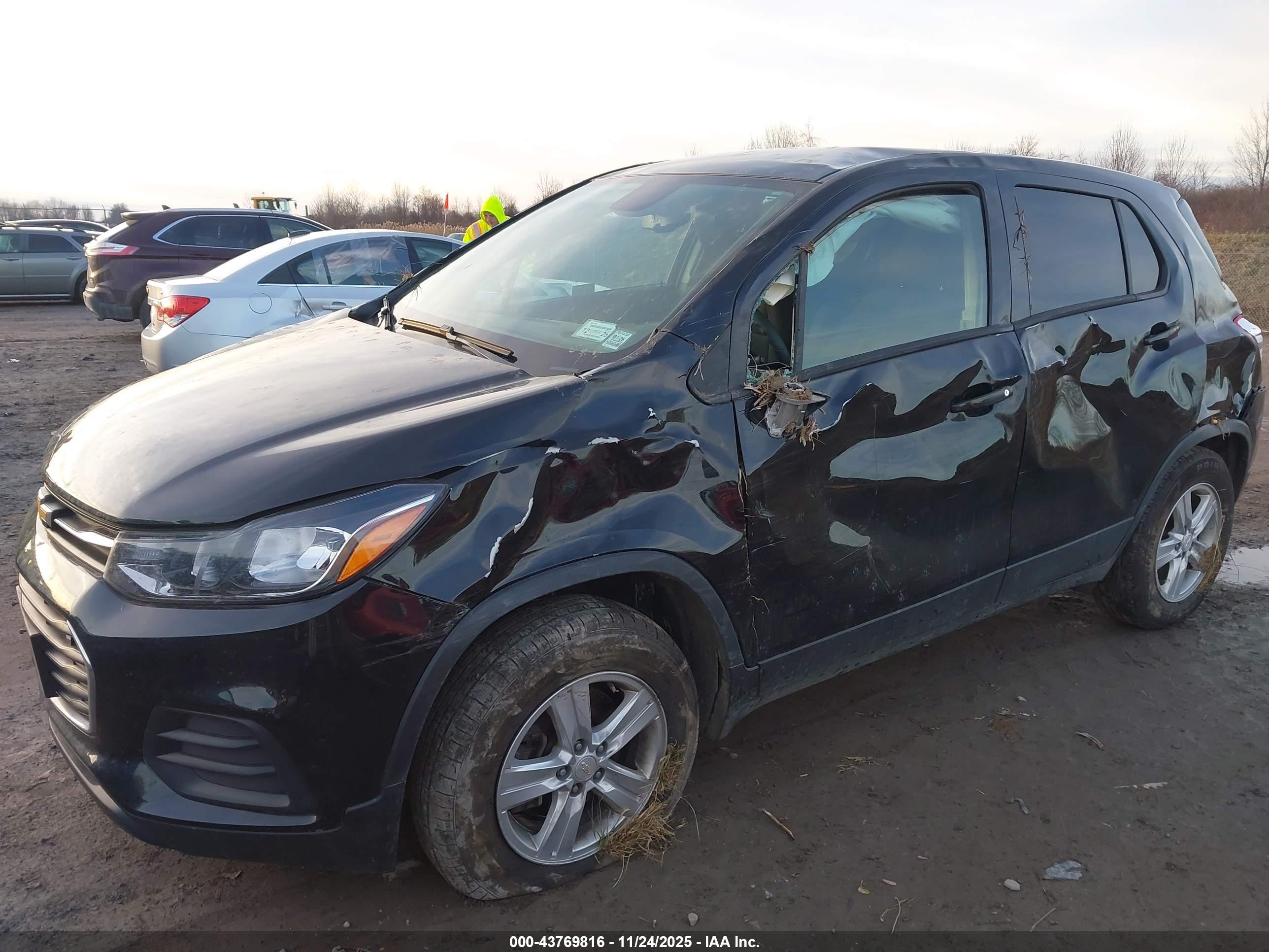 CHEVROLET TRAX image 6