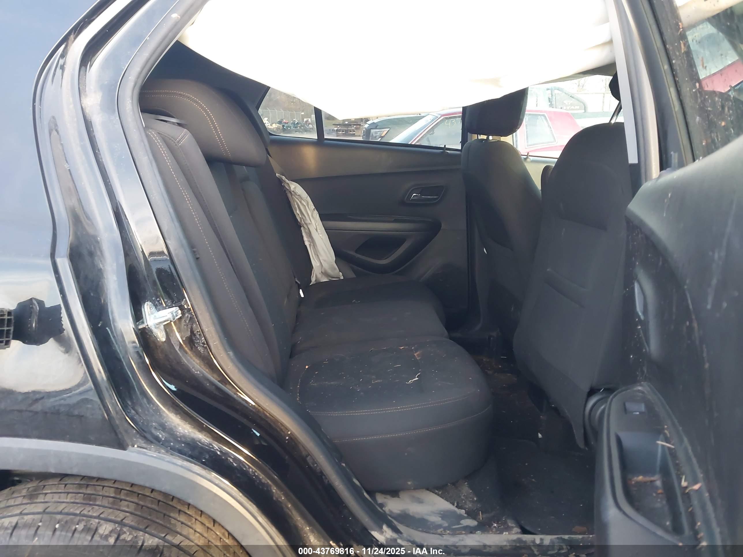 CHEVROLET TRAX image 8