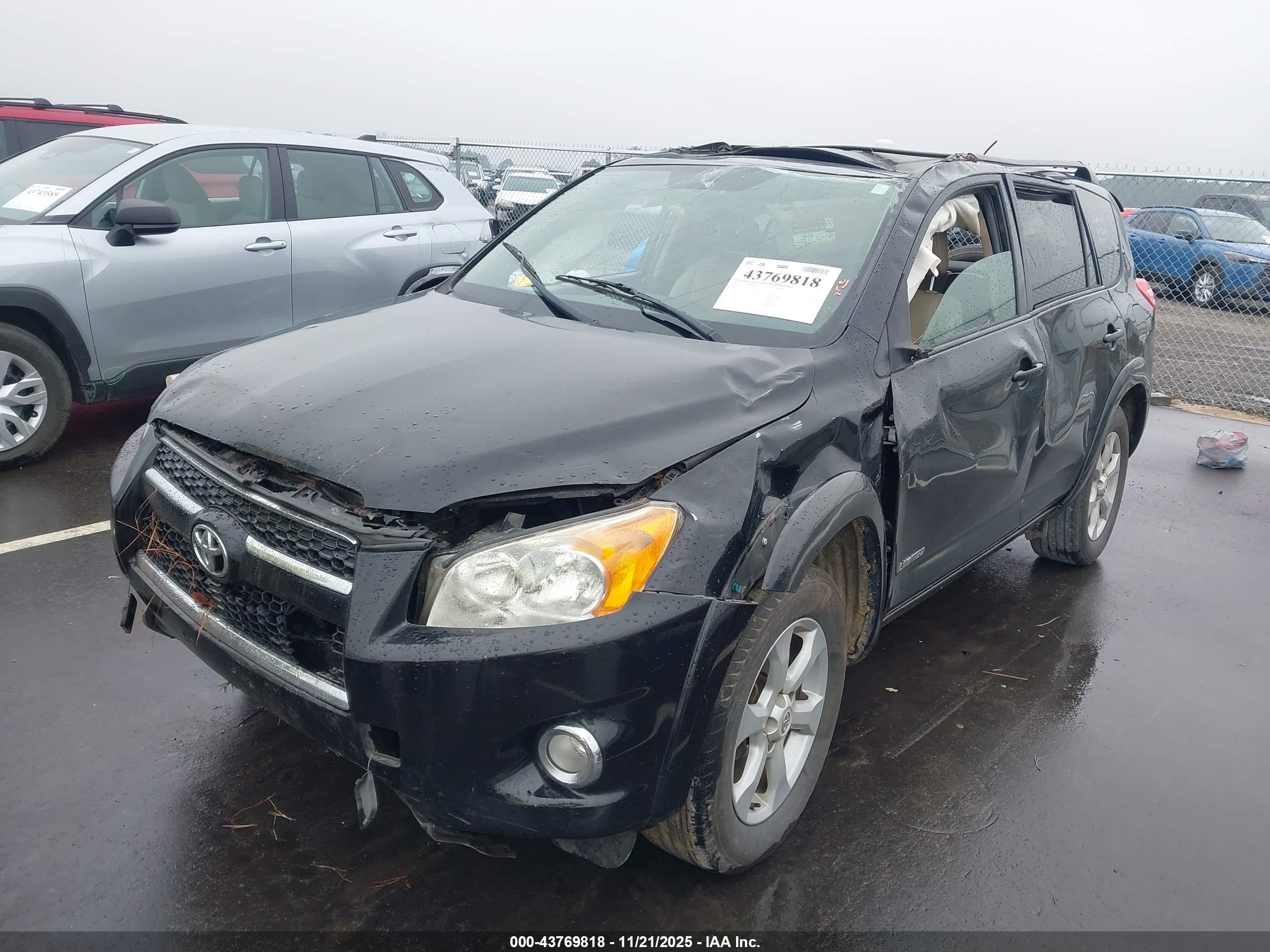 TOYOTA RAV4 image 2