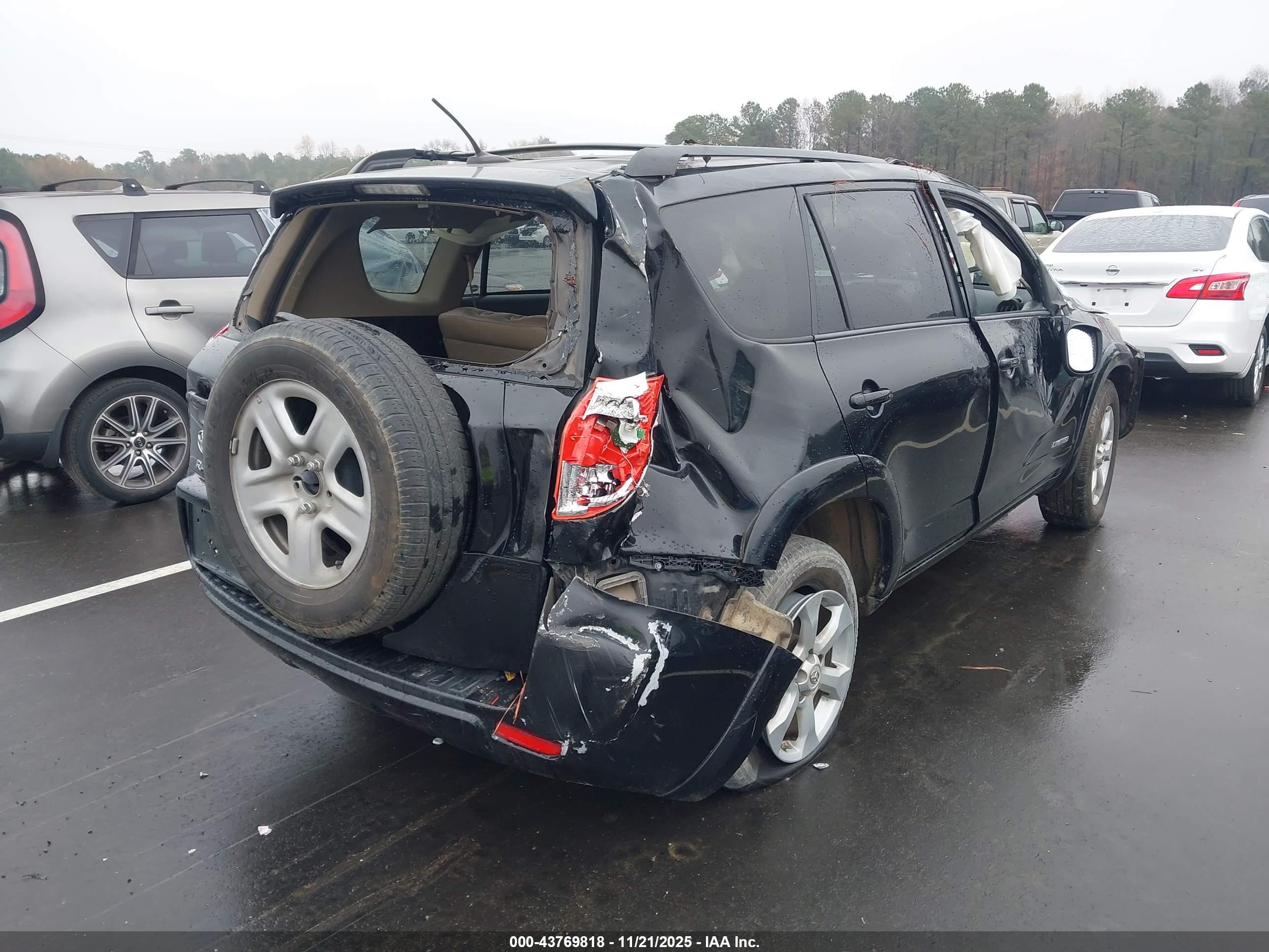 TOYOTA RAV4 image 4