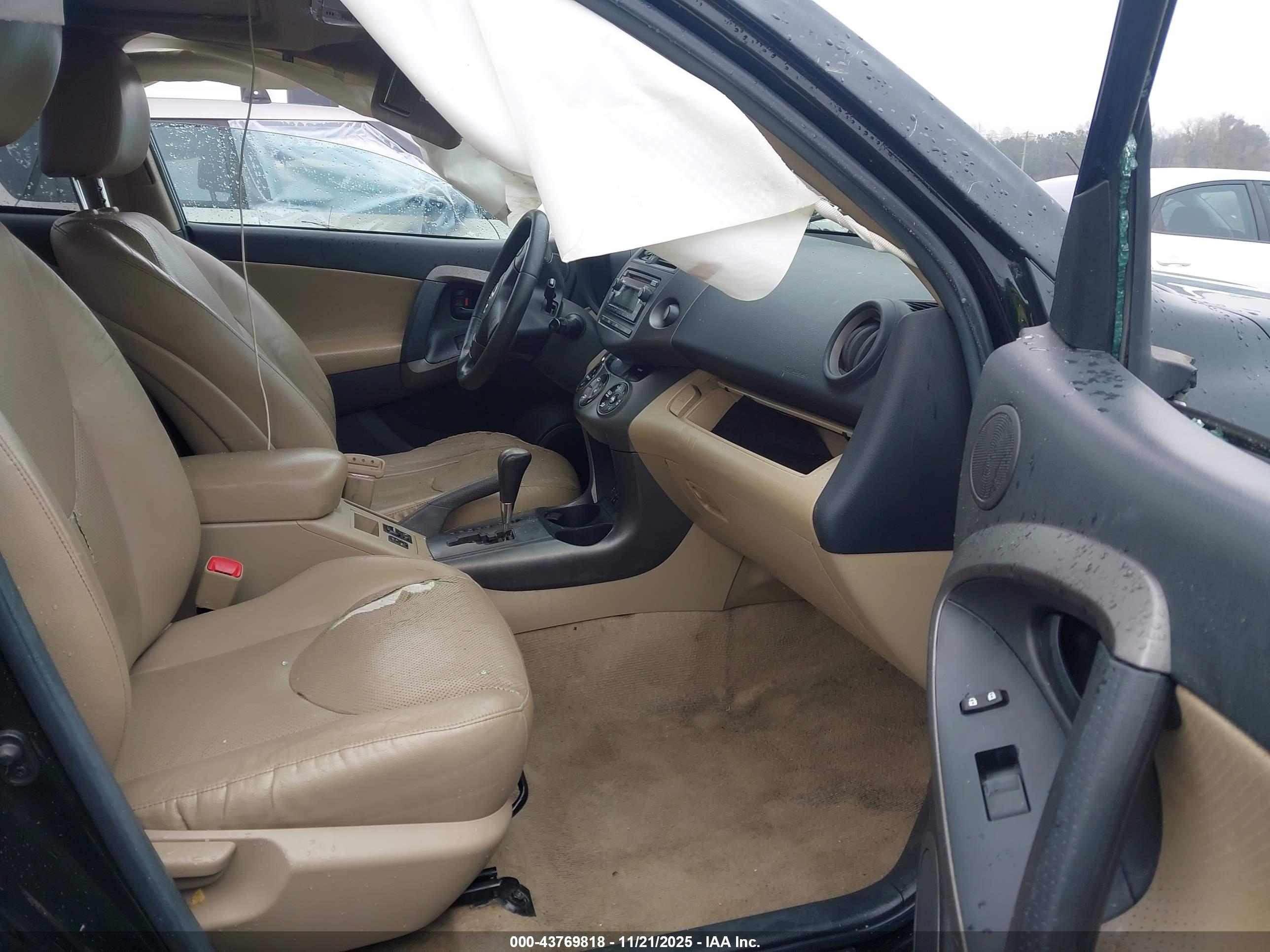TOYOTA RAV4 image 5
