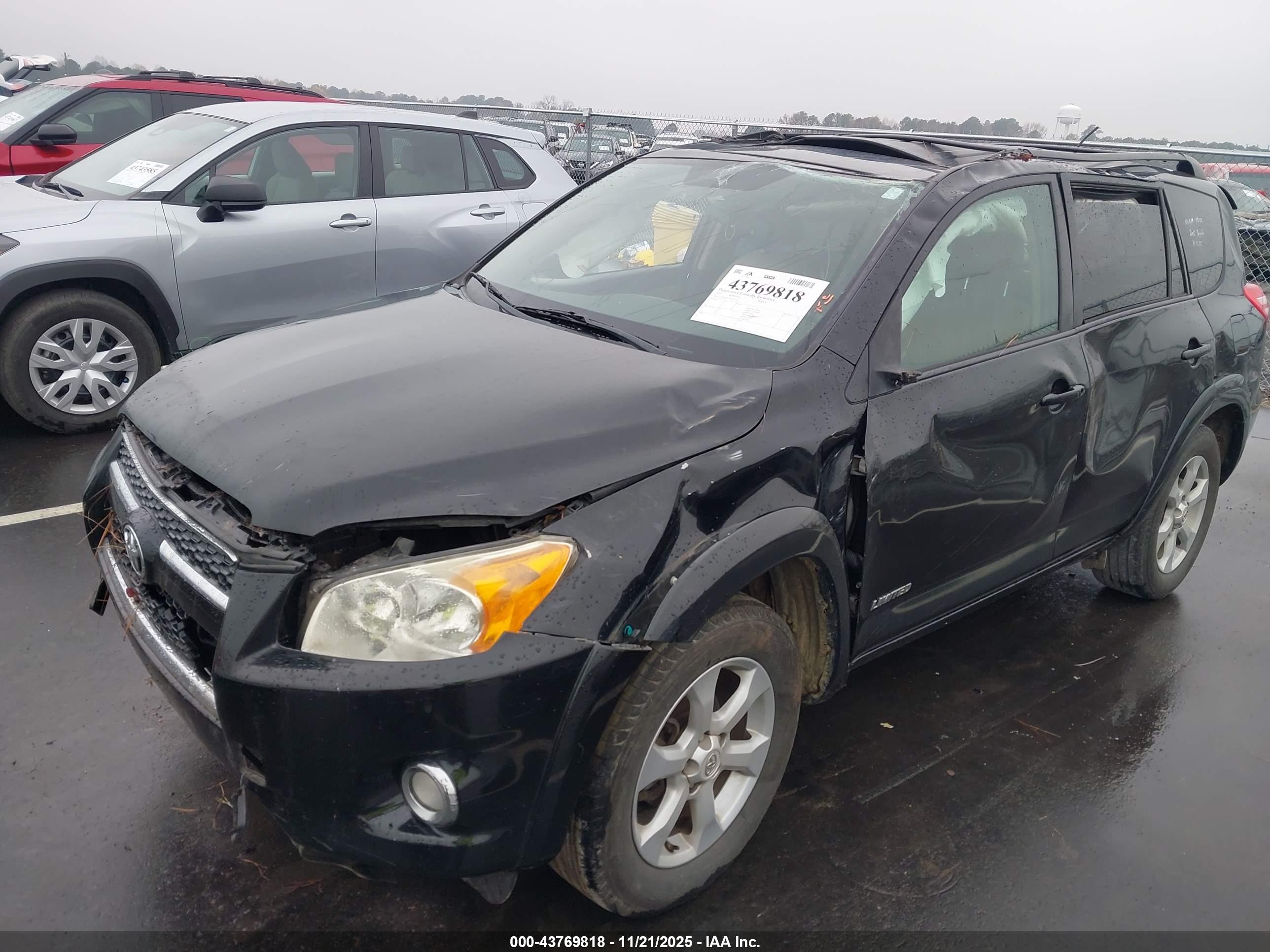 TOYOTA RAV4 image 6