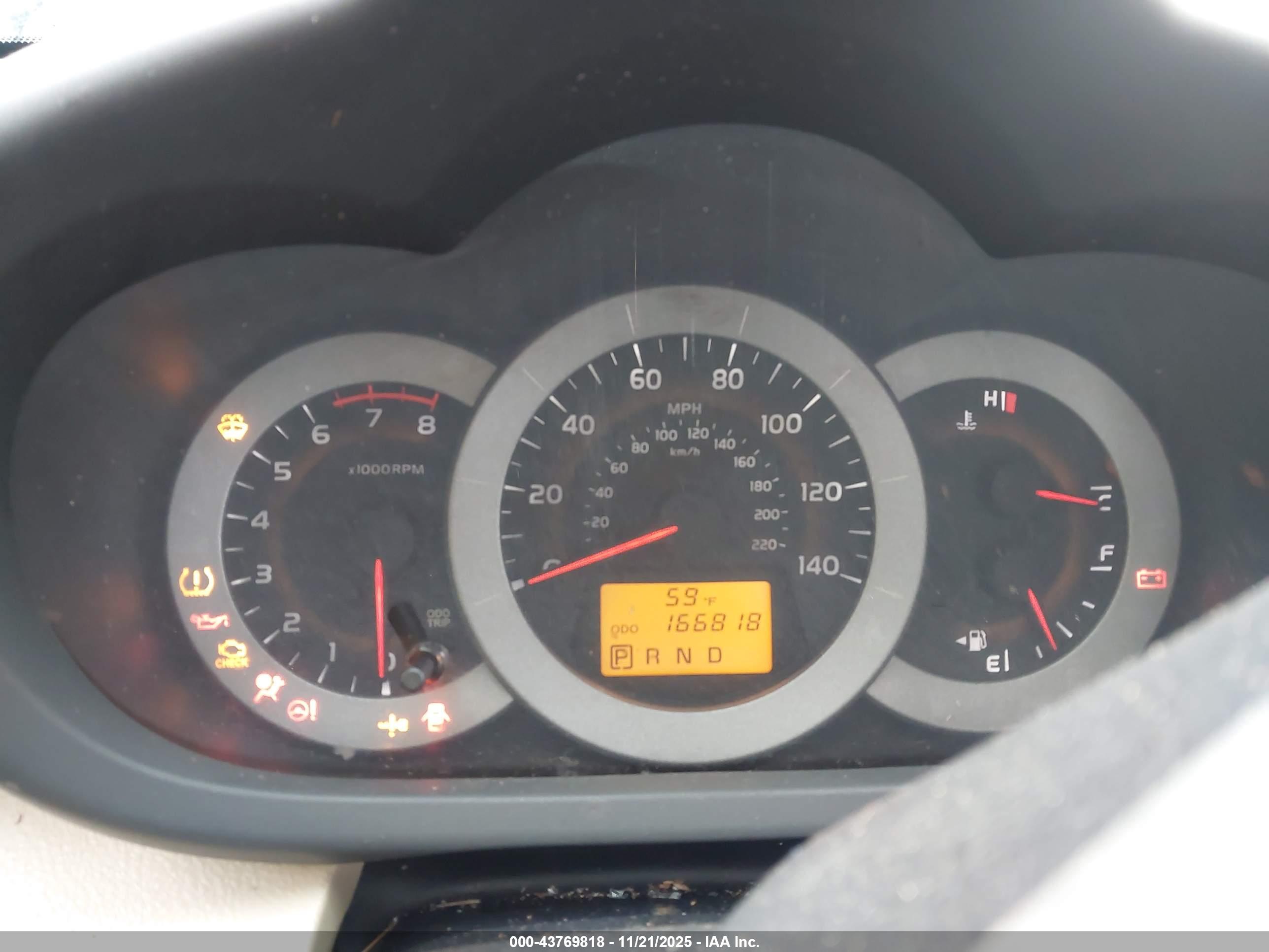 TOYOTA RAV4 image 7