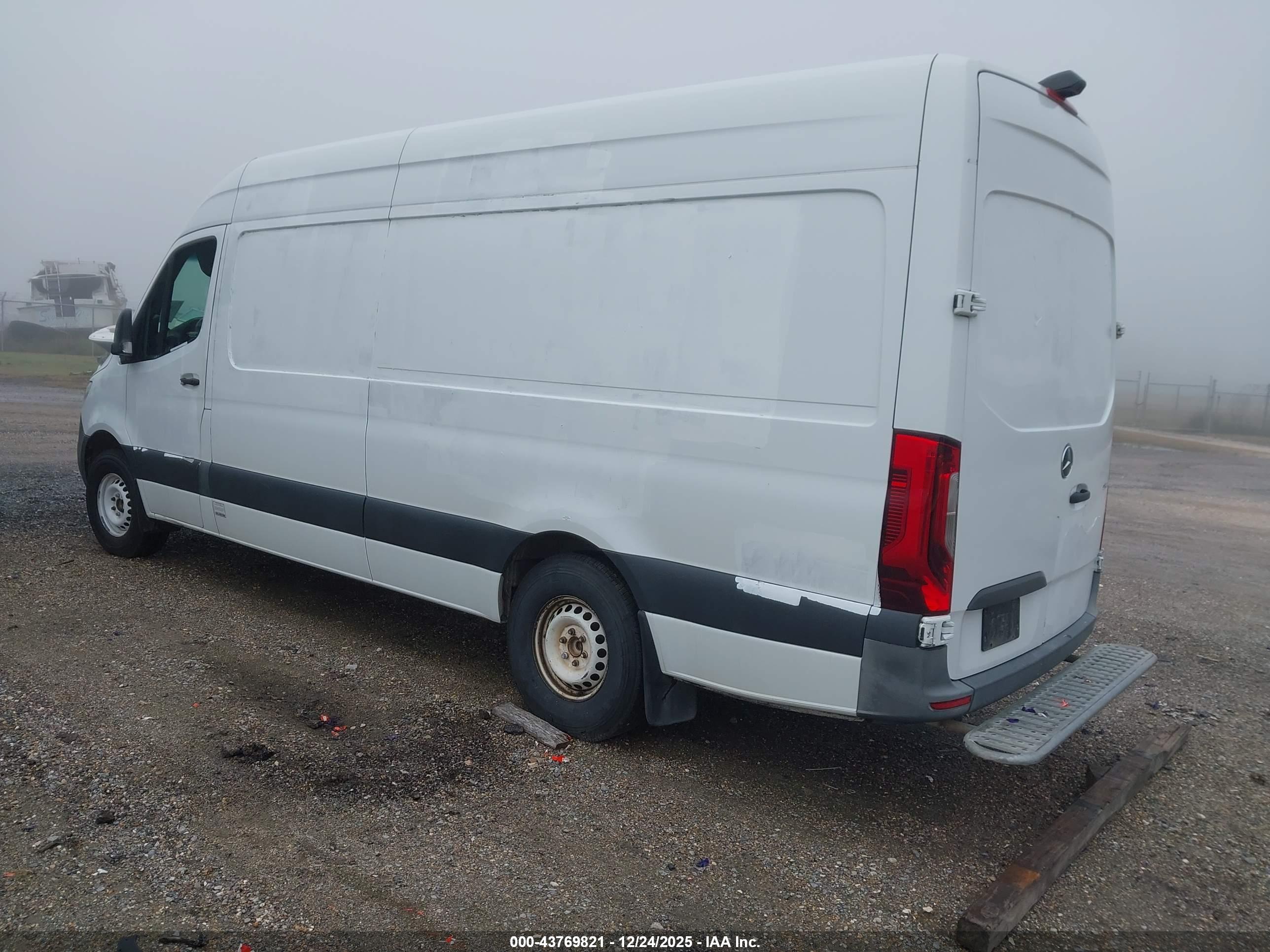 MERCEDES-BENZ SPRINTER image 3