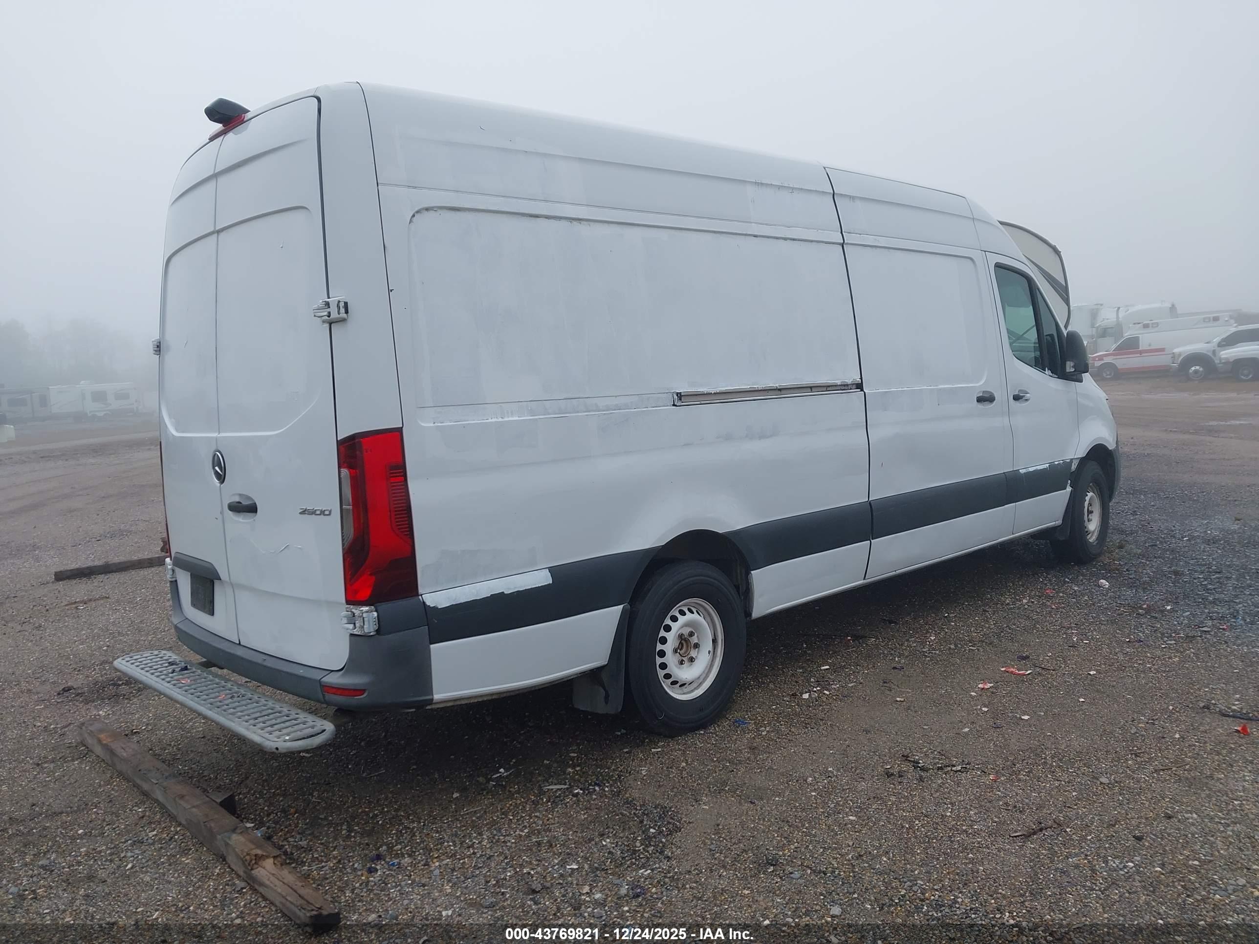 MERCEDES-BENZ SPRINTER image 4