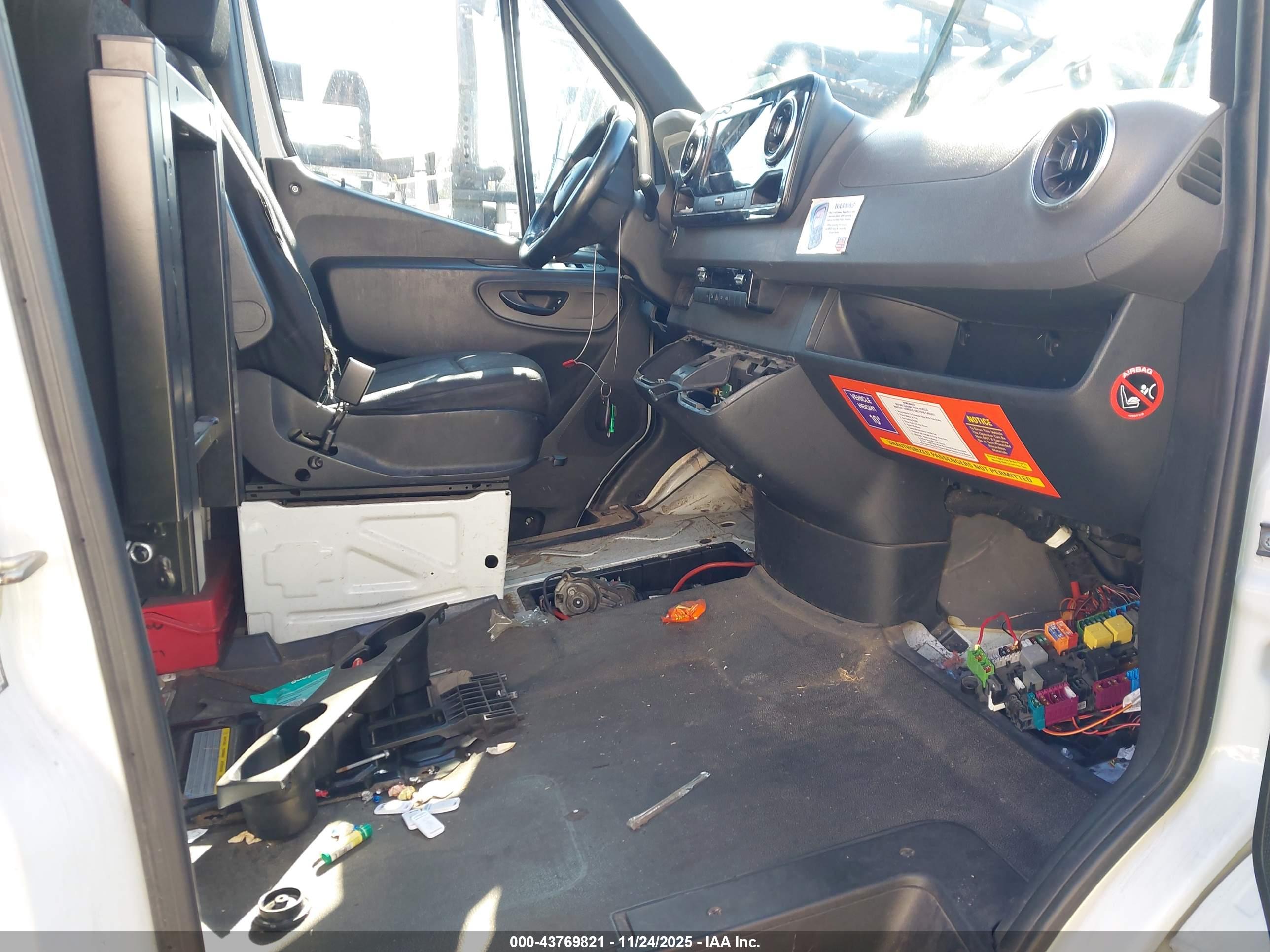 MERCEDES-BENZ SPRINTER image 5