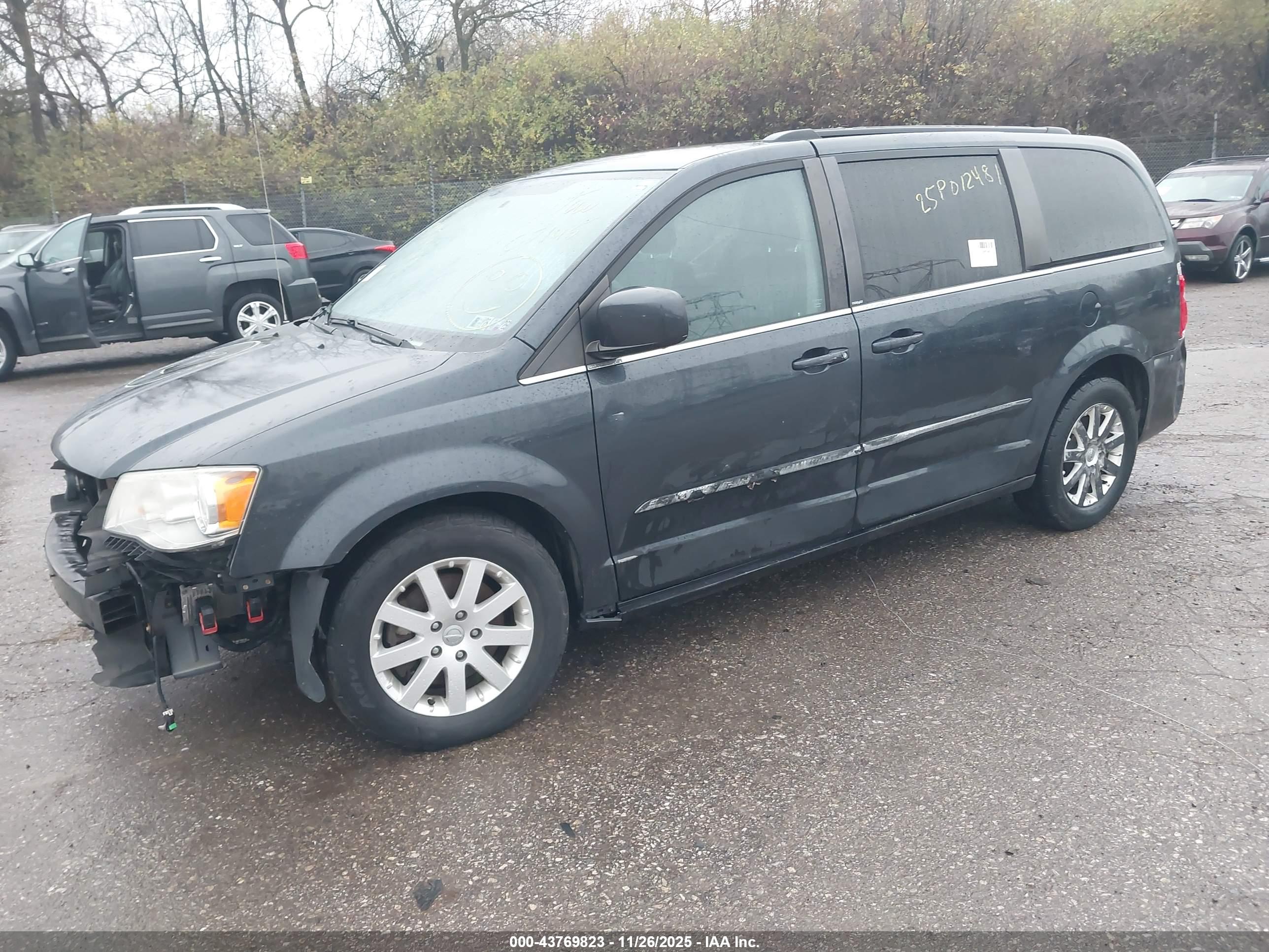 CHRYSLER TOWN image 2