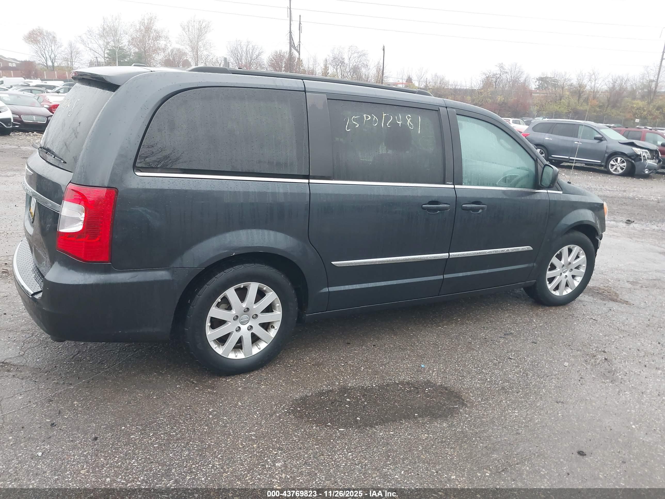 CHRYSLER TOWN image 4