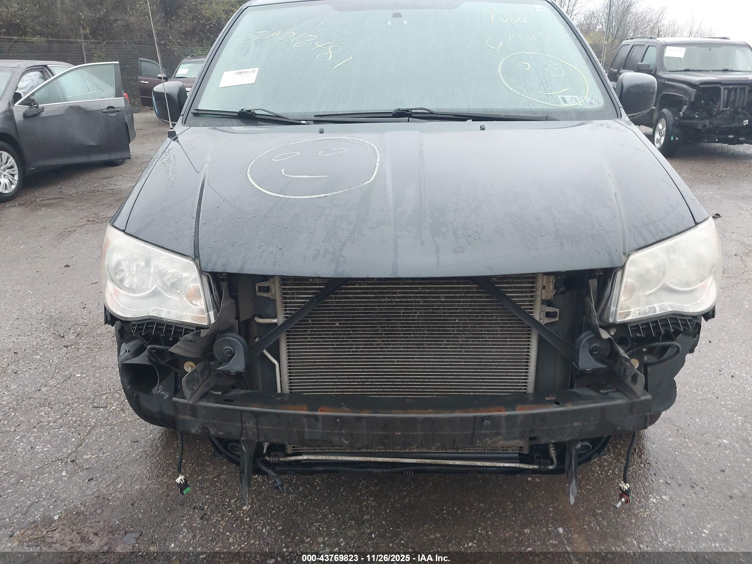 CHRYSLER TOWN image 6