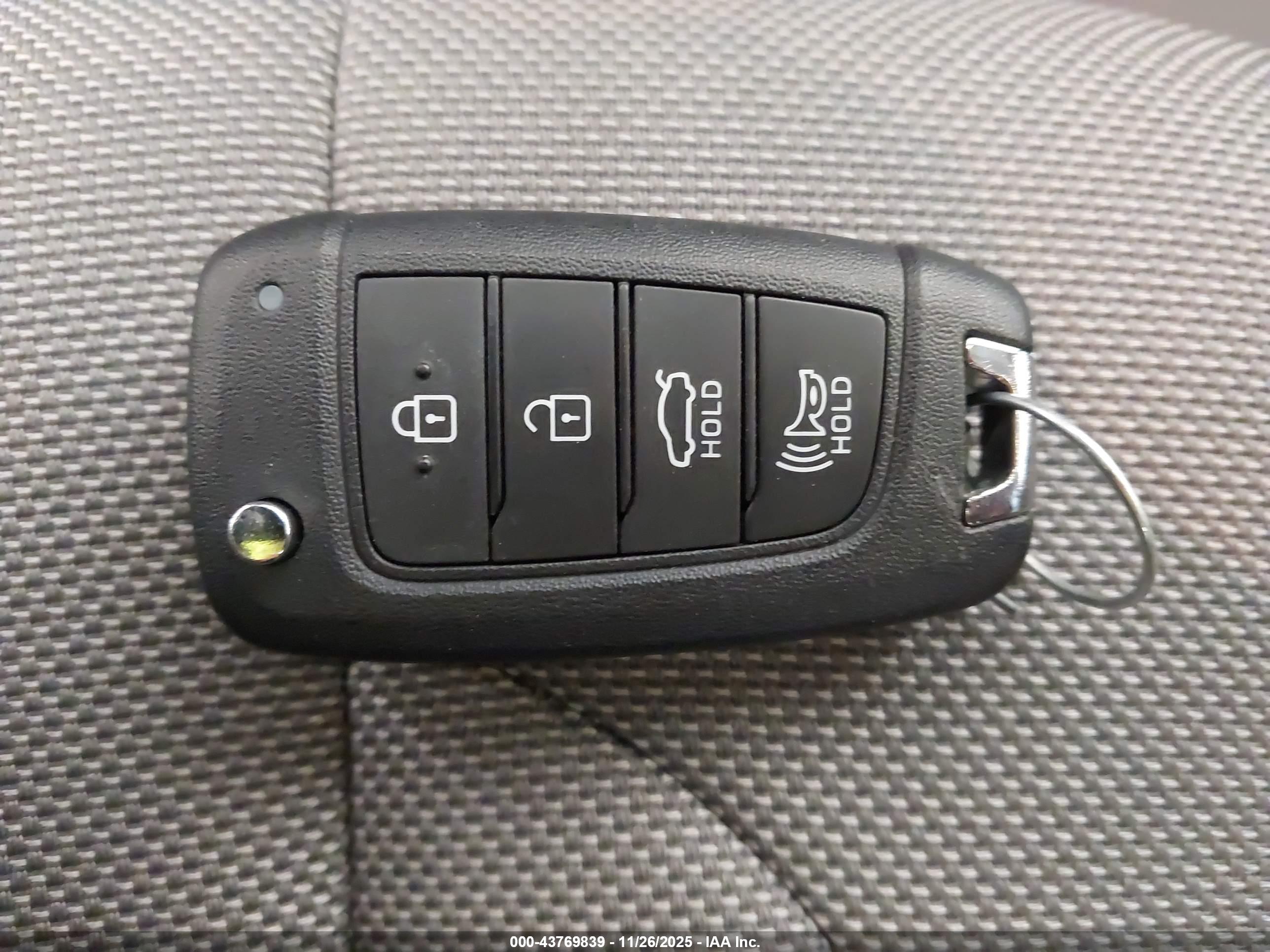HYUNDAI ELANTRA image 11