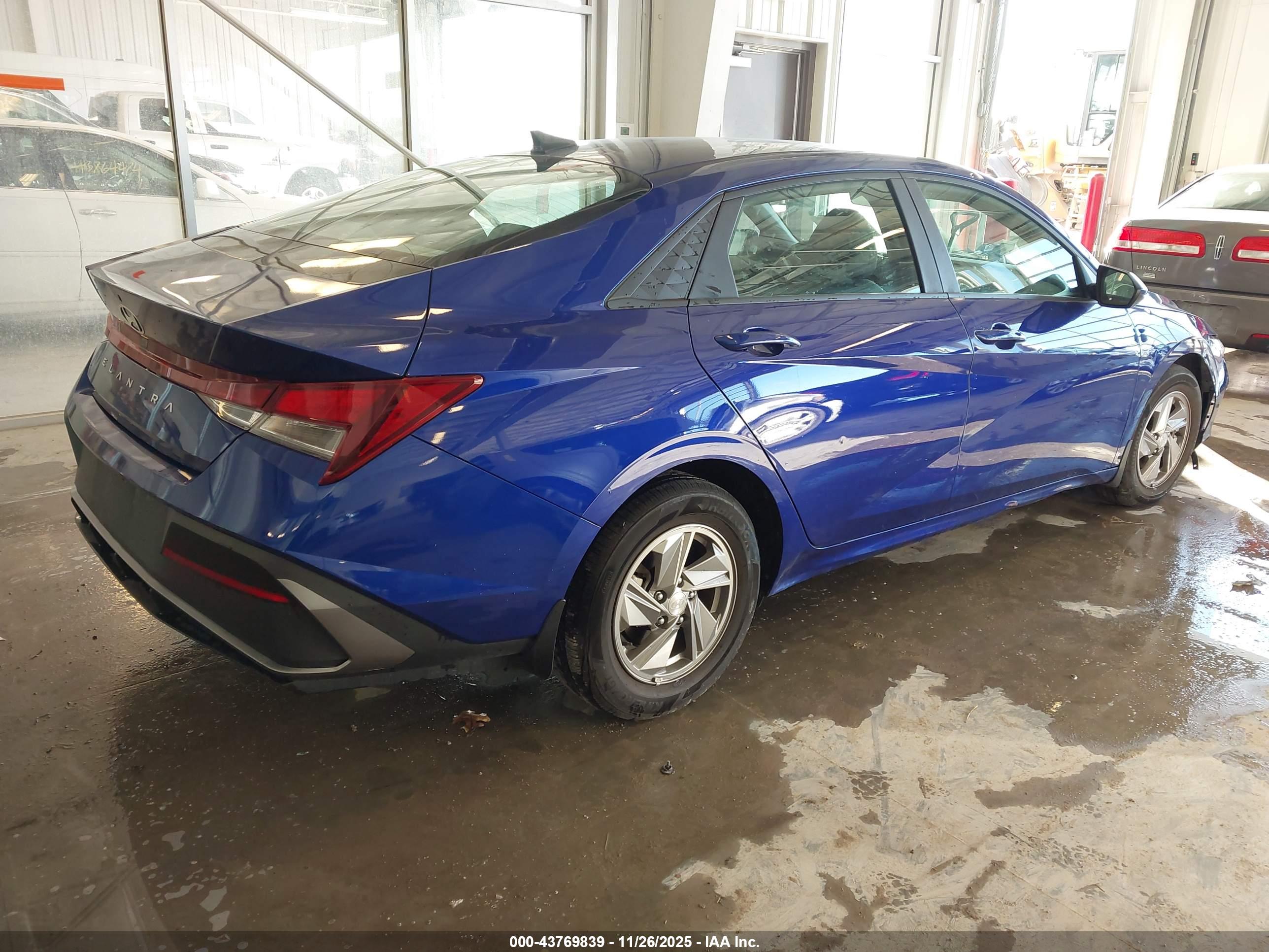 HYUNDAI ELANTRA image 4