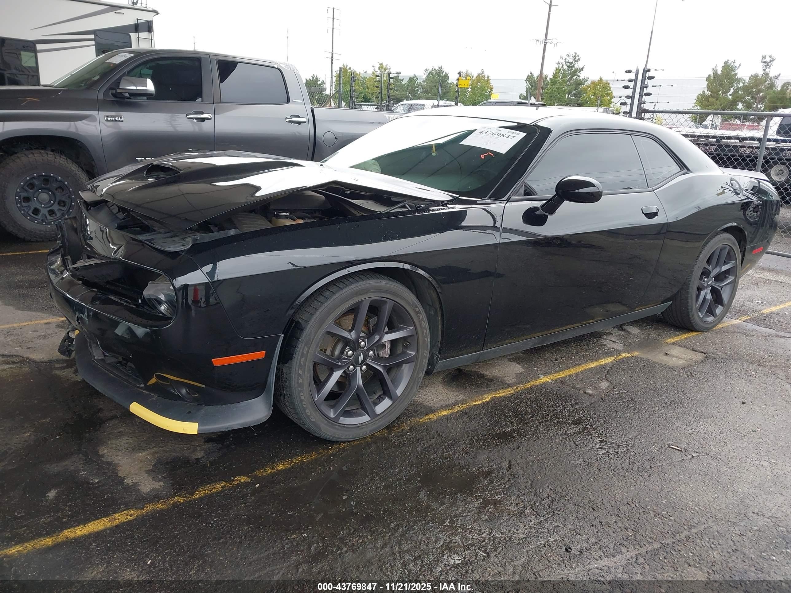 DODGE CHALLENGER image 2