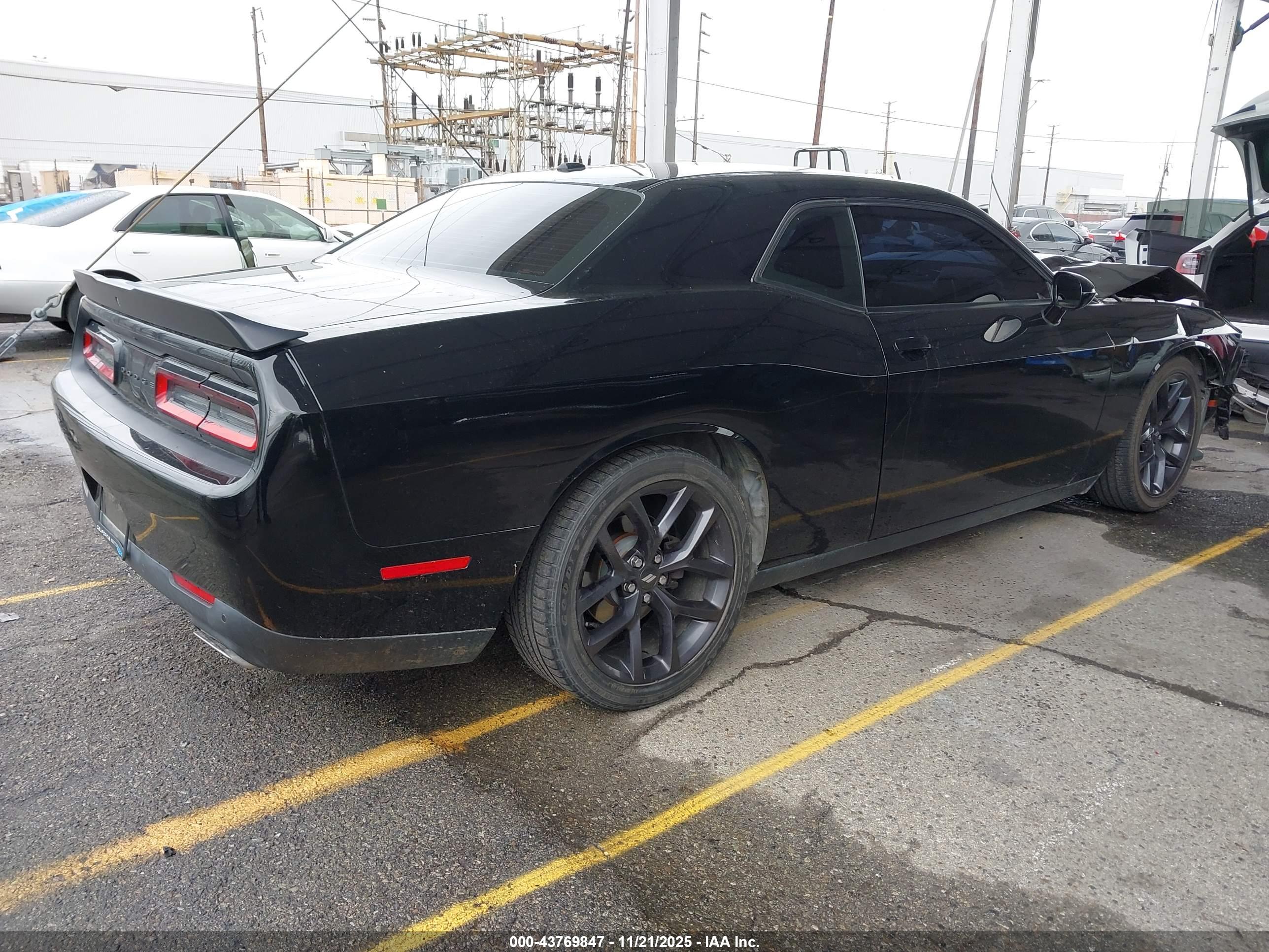 DODGE CHALLENGER image 4