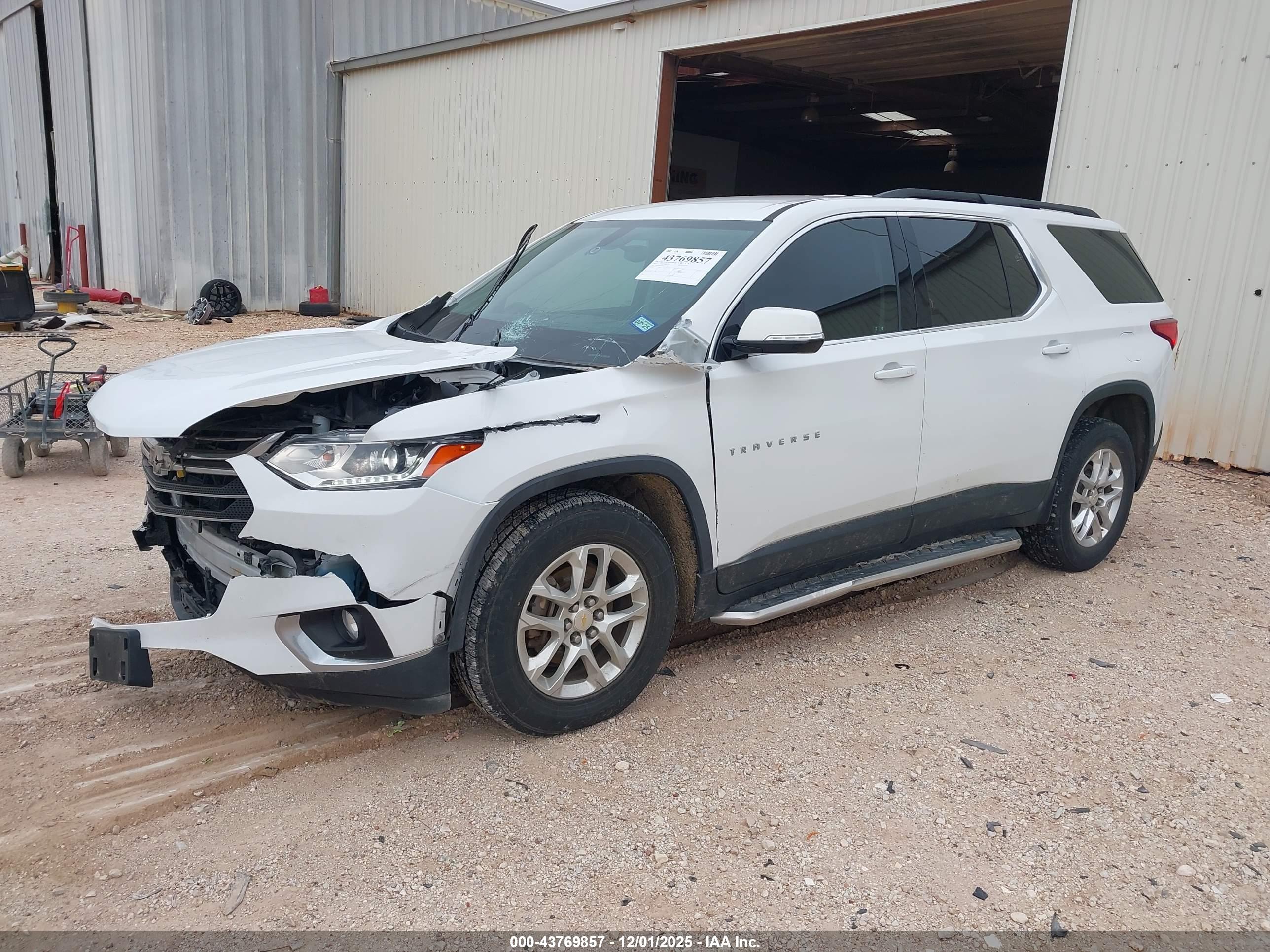 CHEVROLET TRAVERSE image 2