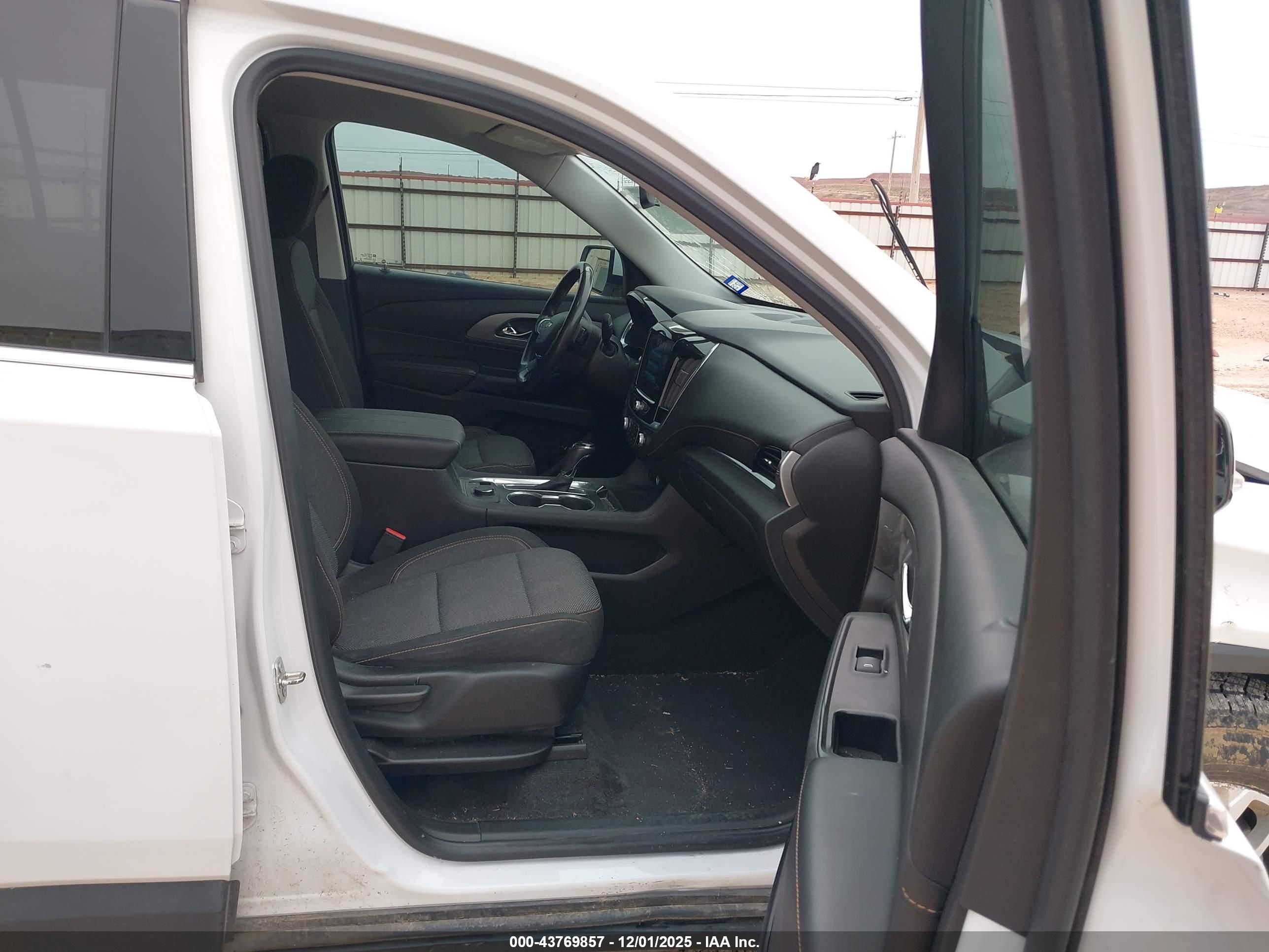 CHEVROLET TRAVERSE image 5