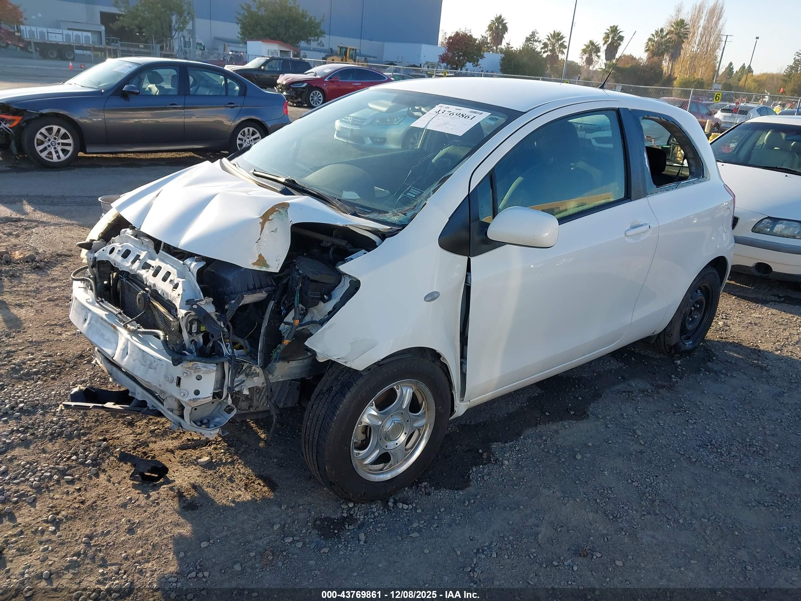 TOYOTA YARIS image 2