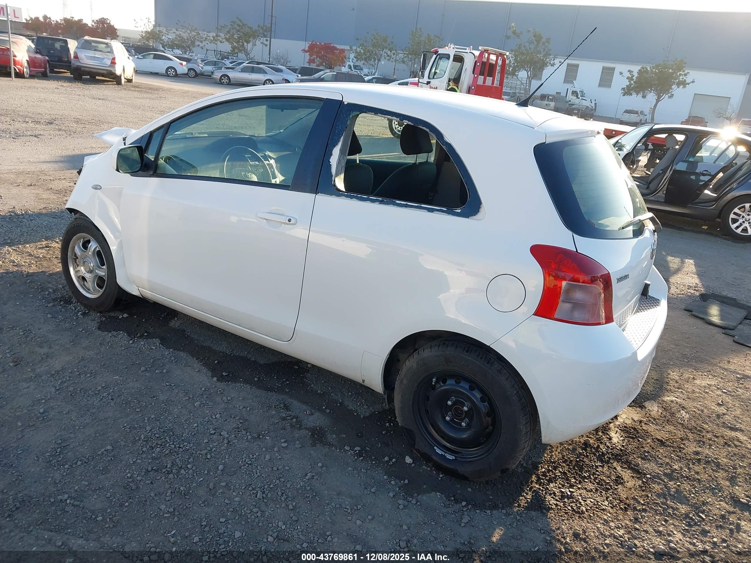 TOYOTA YARIS image 3