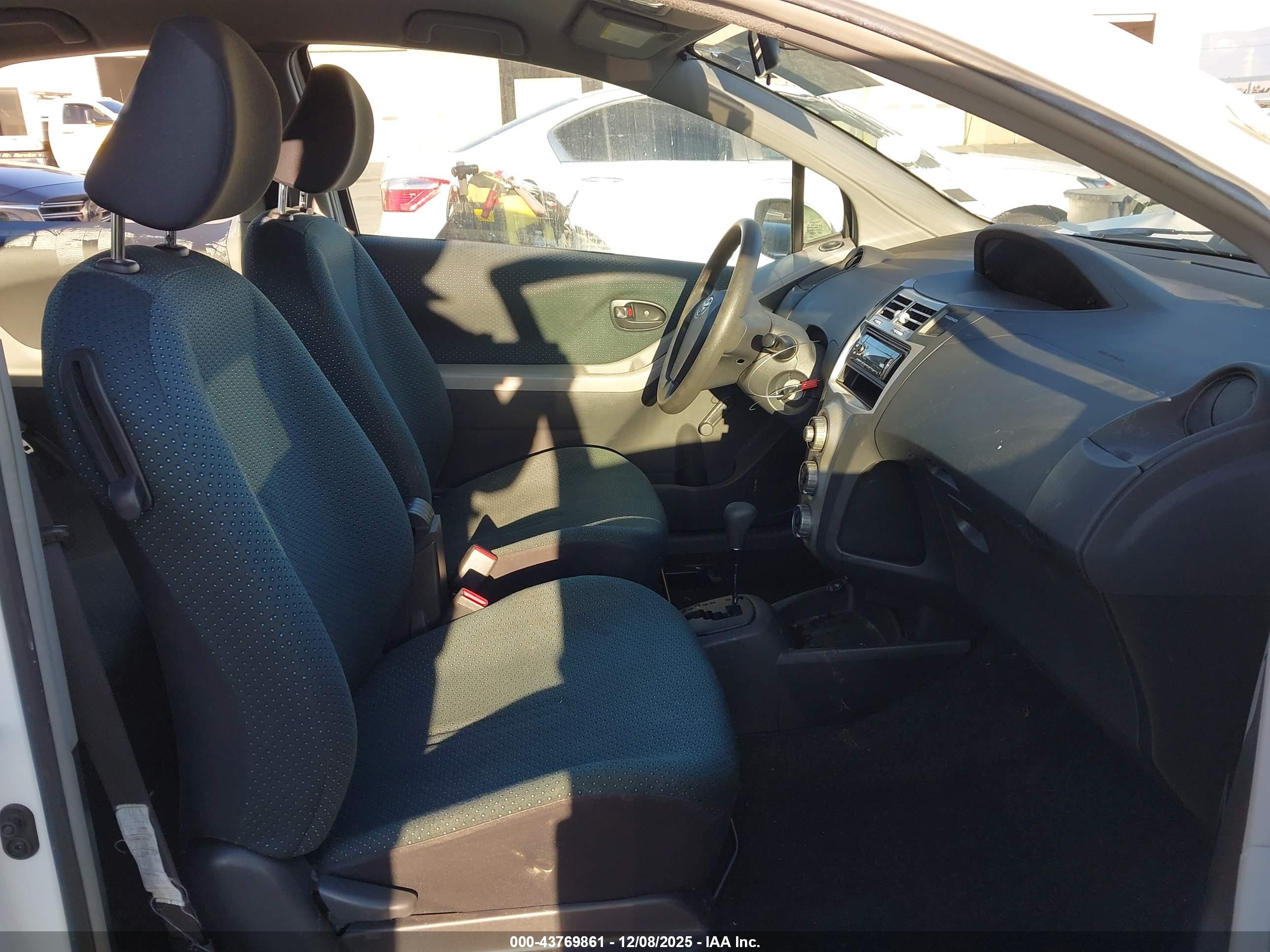 TOYOTA YARIS image 5