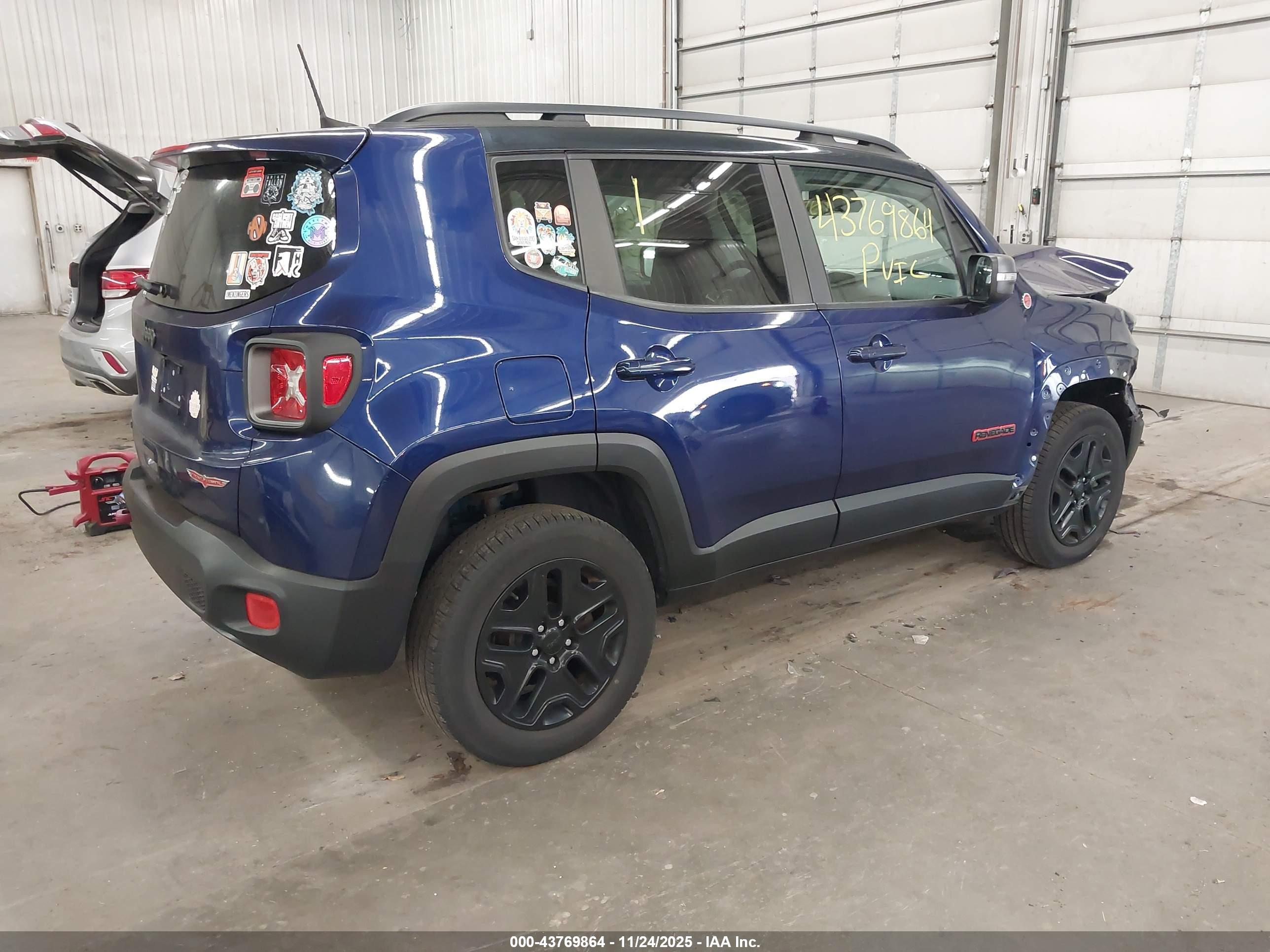 JEEP RENEGADE image 4