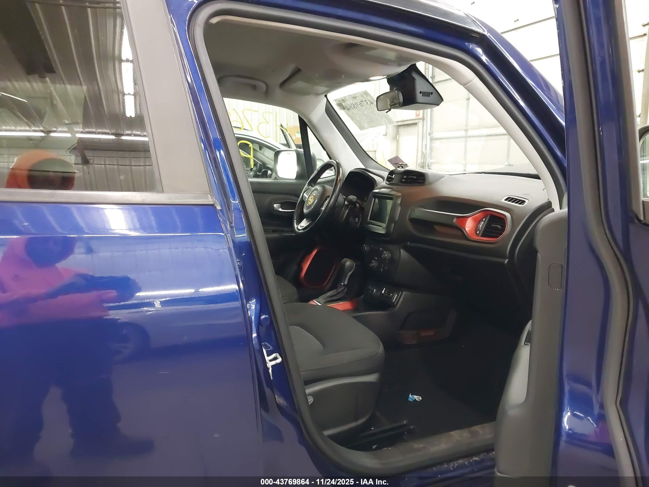 JEEP RENEGADE image 5
