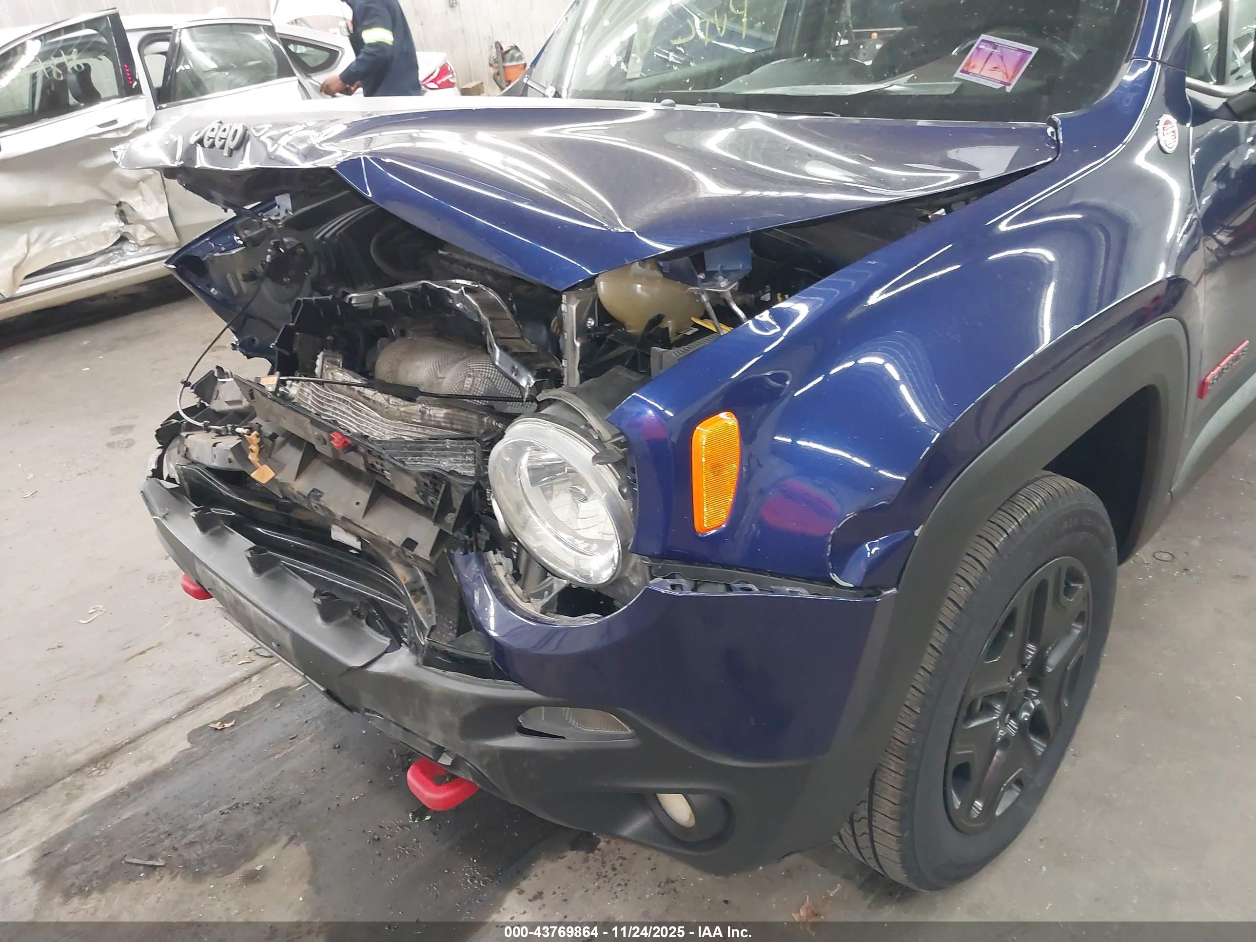 JEEP RENEGADE image 6