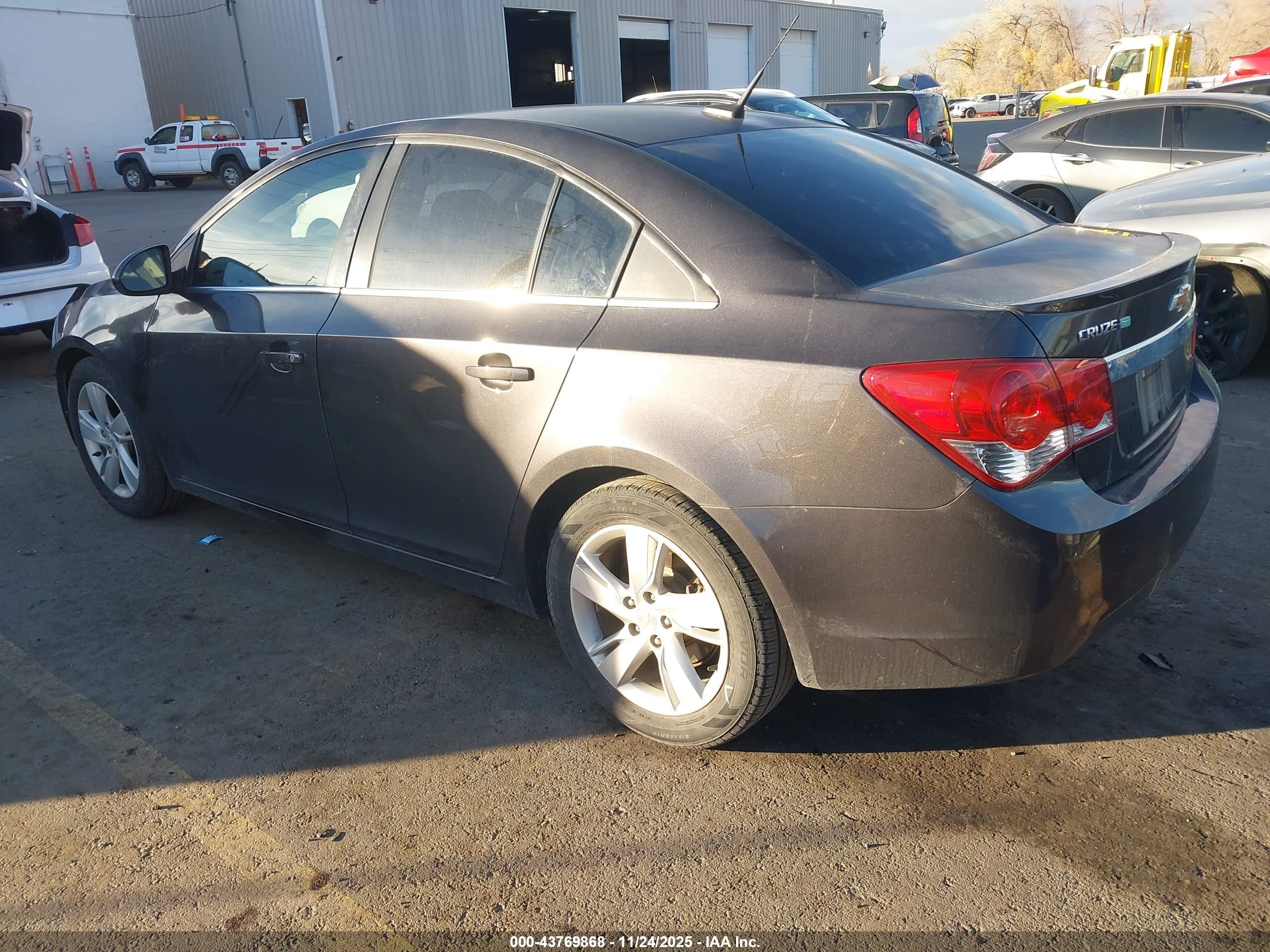 CHEVROLET CRUZE image 3