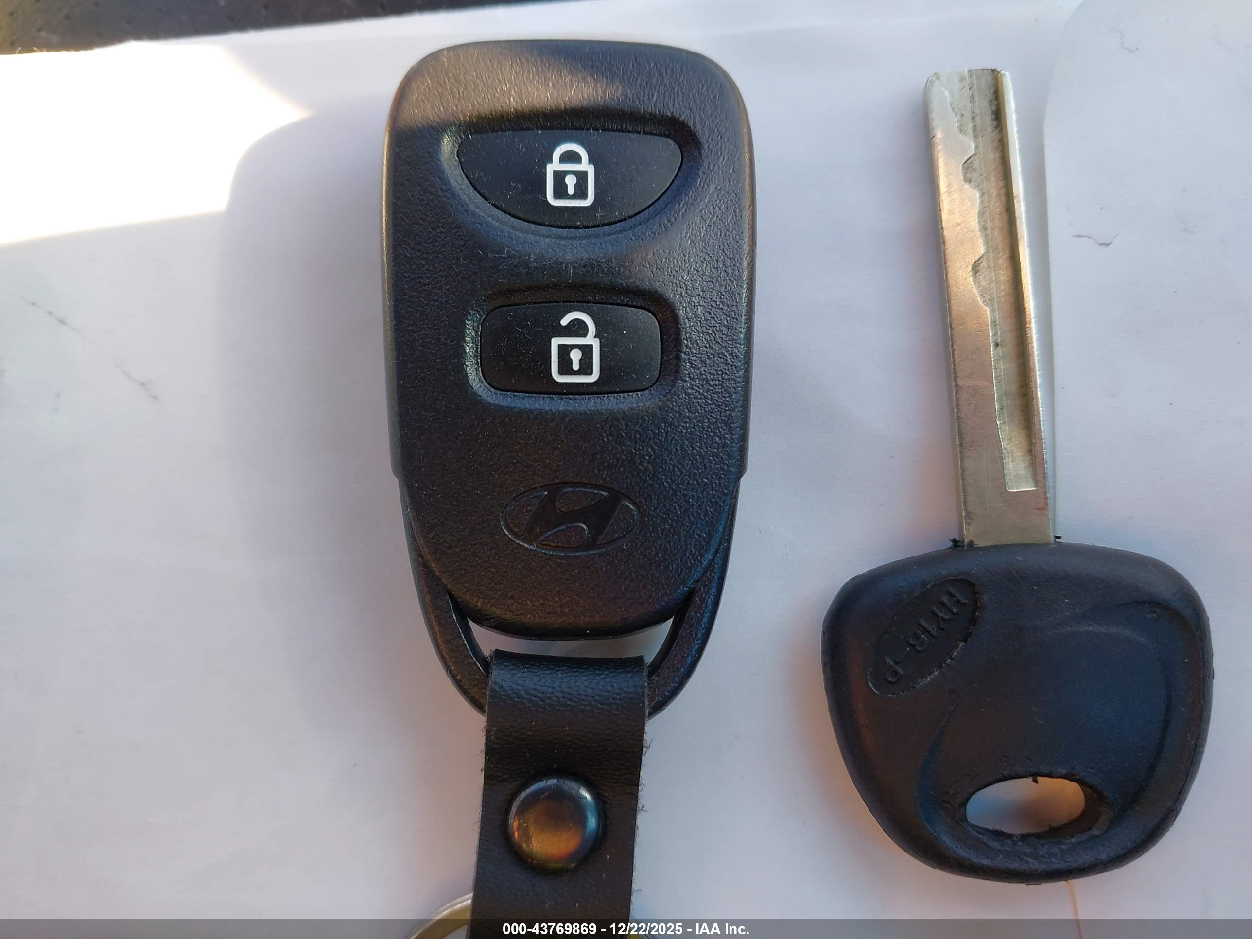 HYUNDAI ACCENT image 11