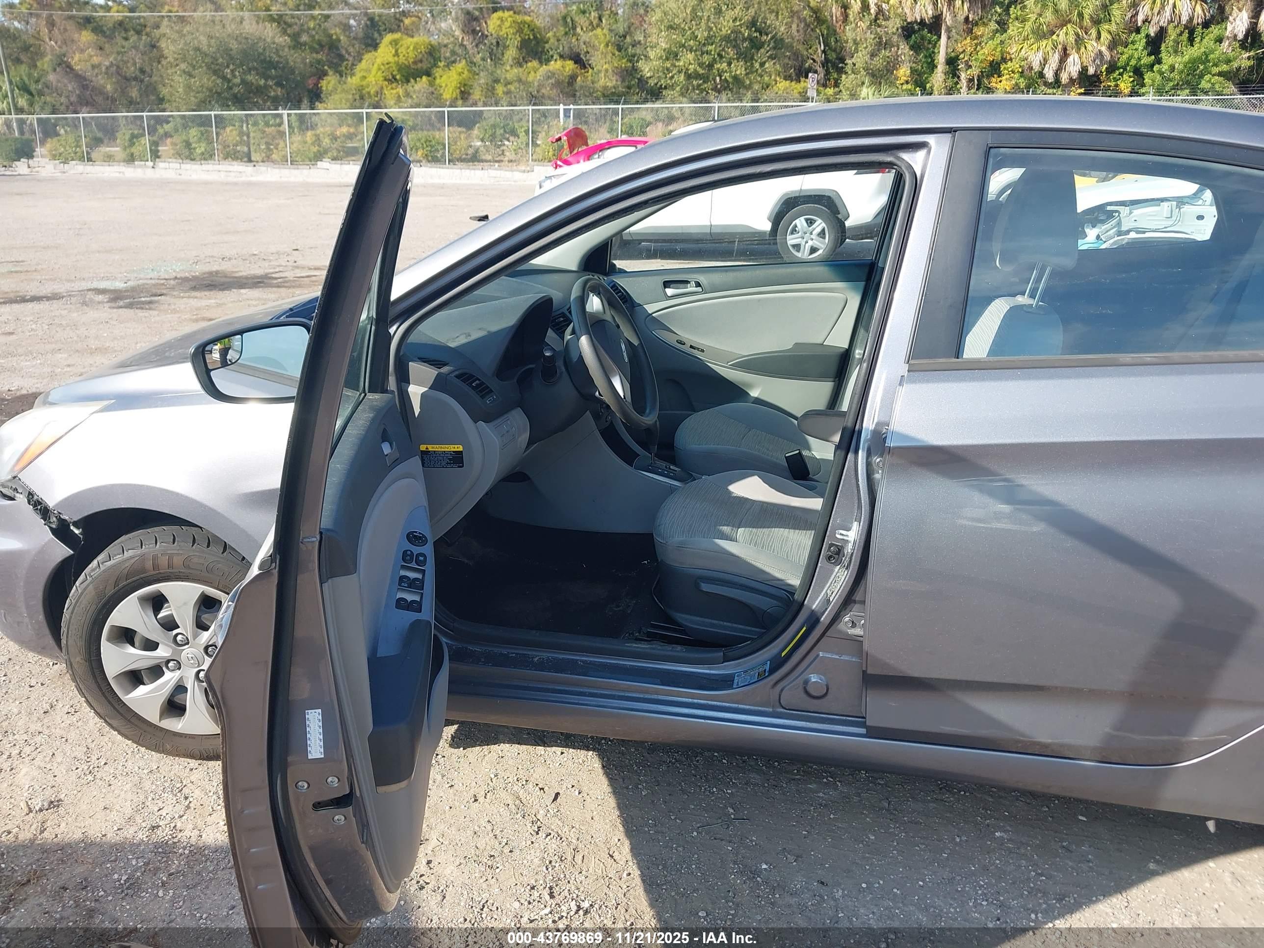 HYUNDAI ACCENT image 5